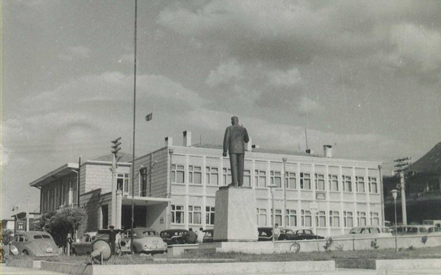 Soma Atatürk Anıtı / 1945