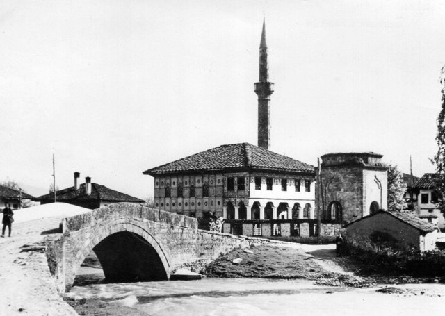Alaca Camii ve Taş Köprü, Kalkandelen
