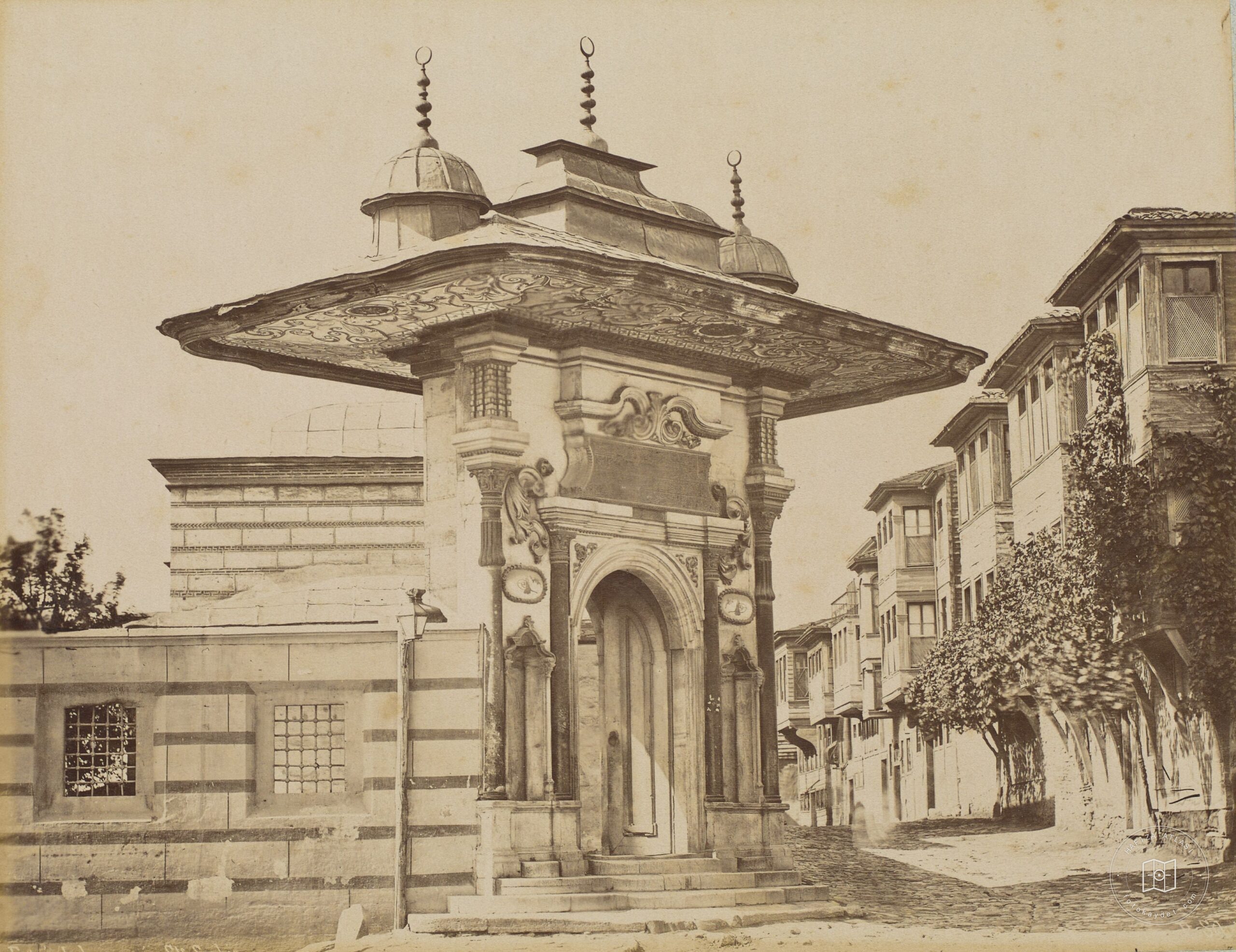 Ayasofya İmaret Kapısı ve Soğukçeşme Sokağı