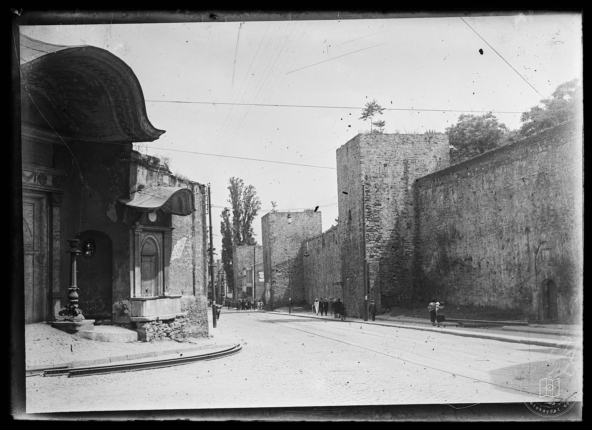 Sur-i Sultani and Bab-i Ali Alay Kiosk Gate