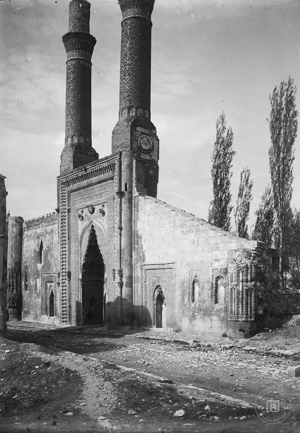 Double Minareli Medrese