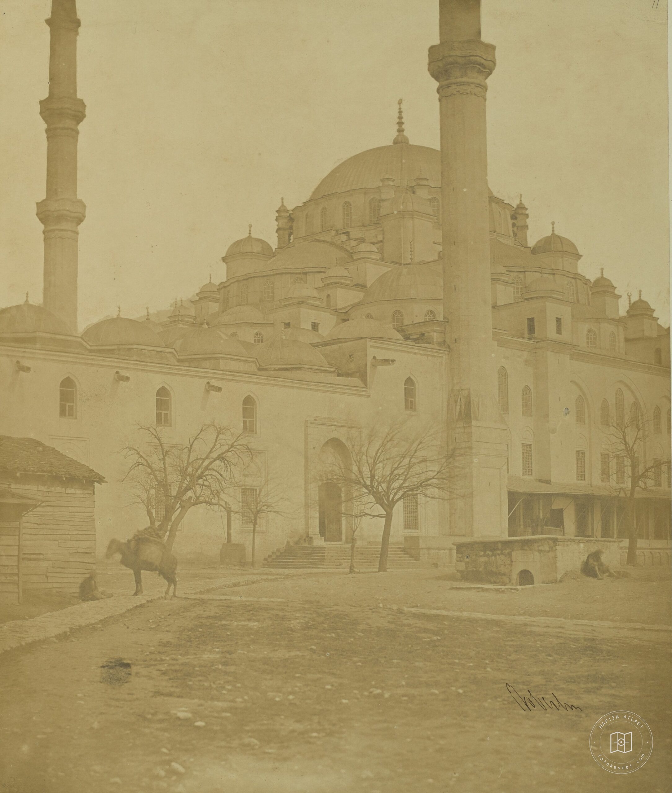 Fatih Camii Batı’dan Görünümü