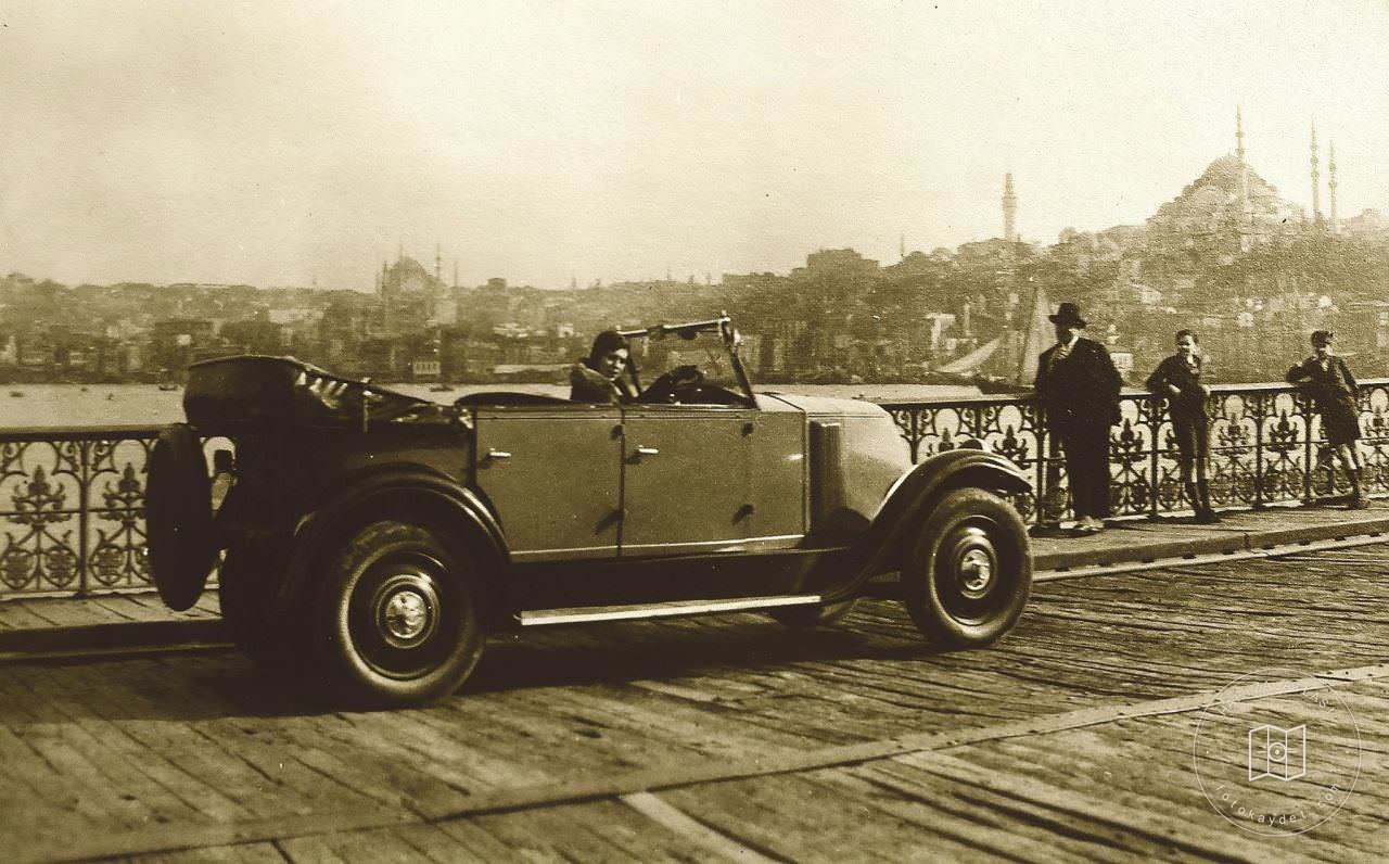 Wooden Unkapanı Bridge On Car