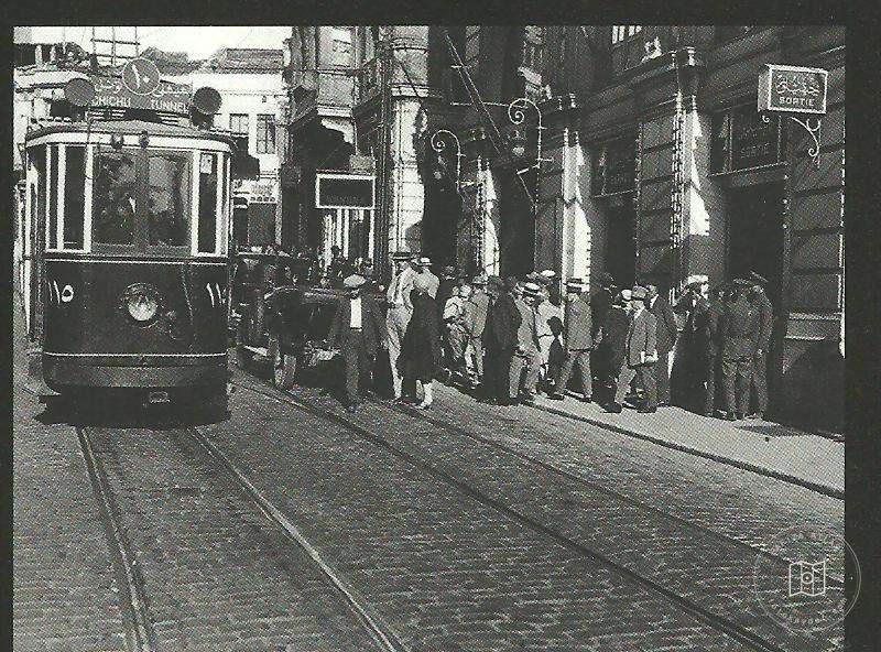 İstiklal Avenue’nde 10 Numaralı Şişli-Tünel Tramvayı