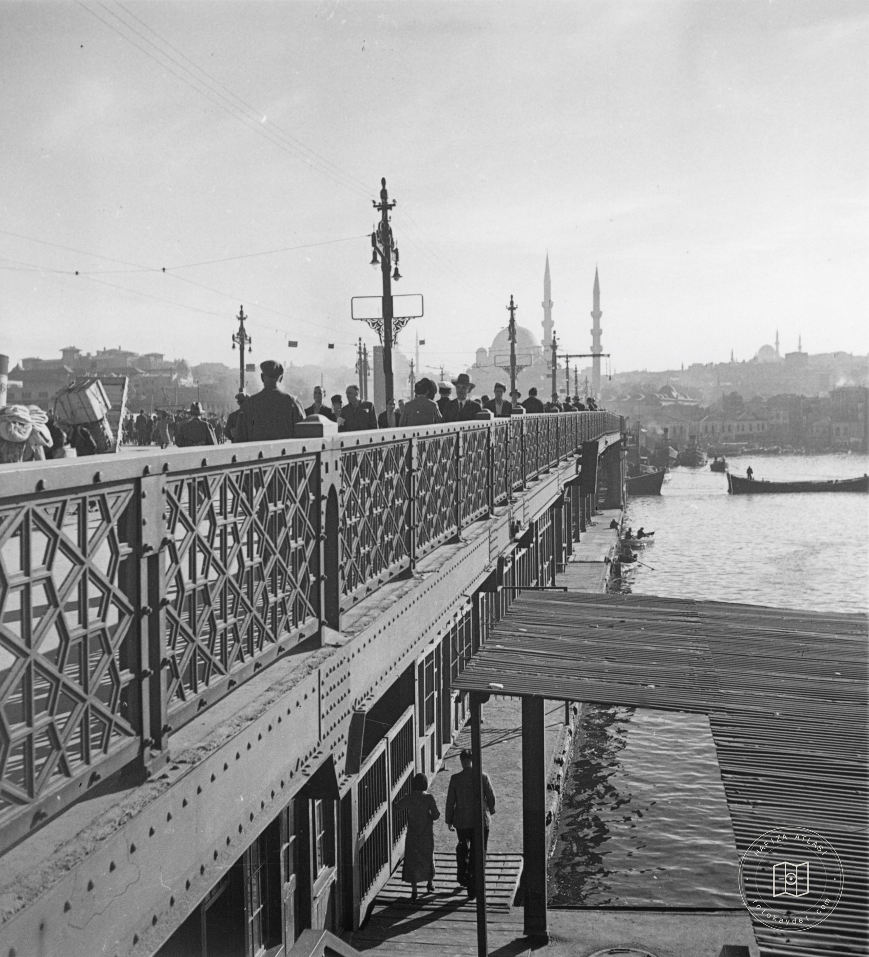 Eminönü ve Galata Köprüsü’nün Görünümü