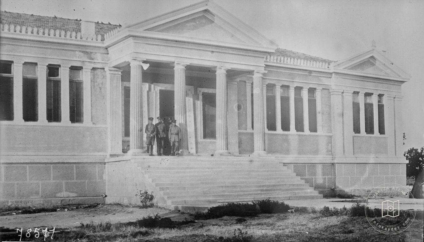 İngiliz Karargahı Olarak Kullanılan Çanakkale Rum Erkek Mektebi