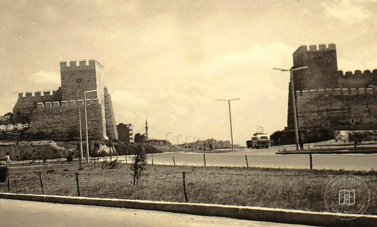 Avenue and Surlar