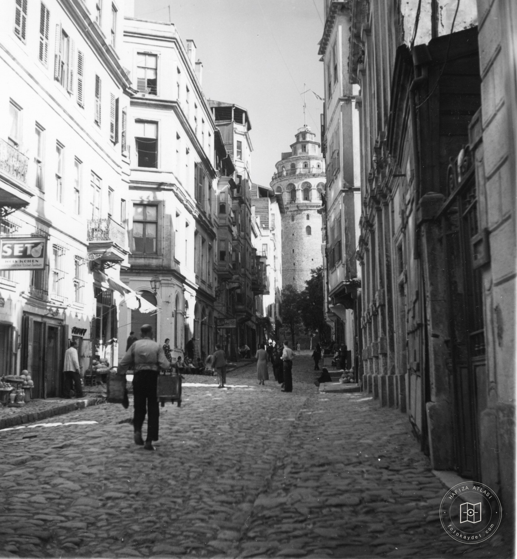 Galata Kulesi’nin Kuzeydoğudan Görünümü