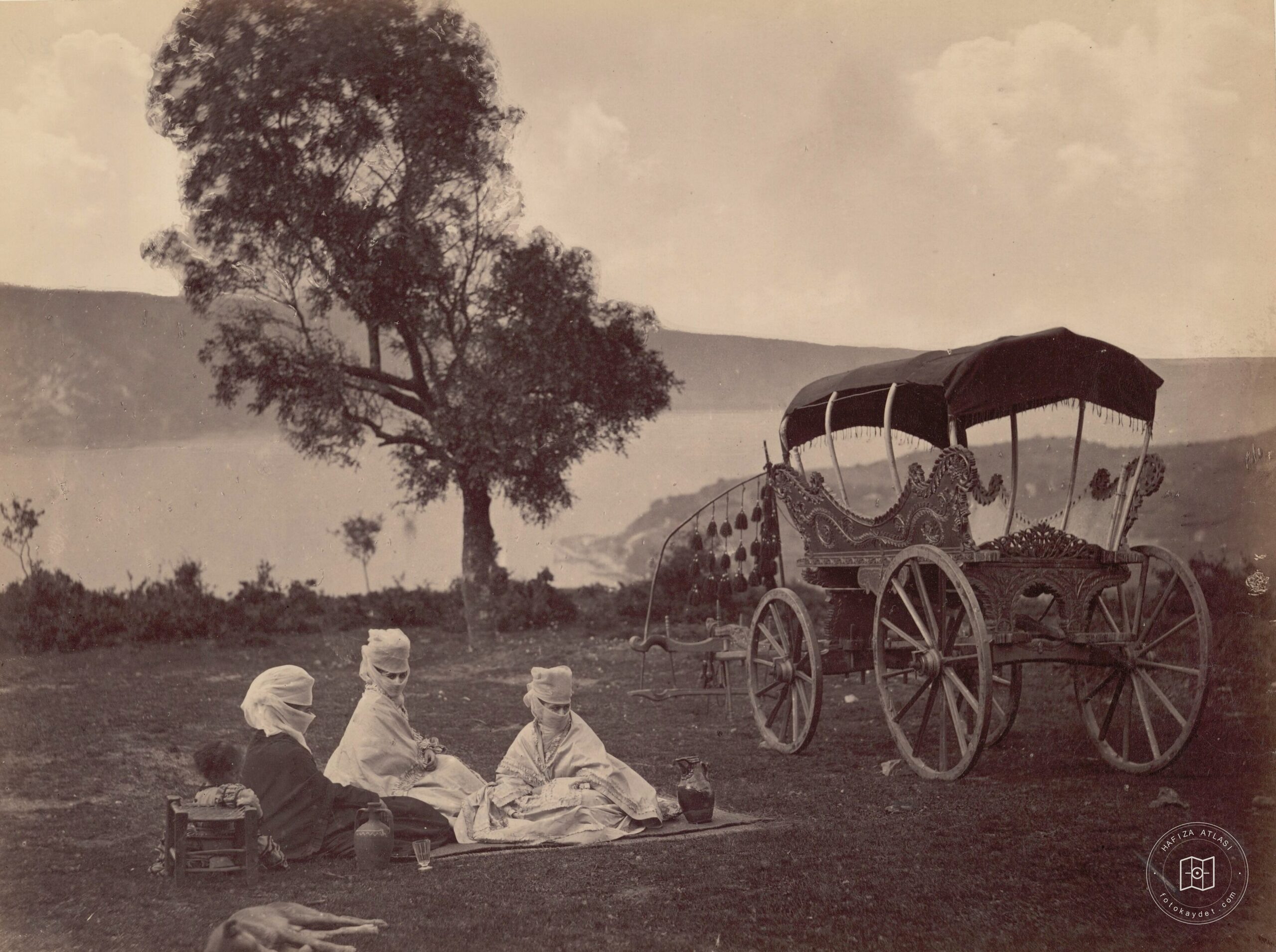 Women and Koçu Trolley in Yuşa Tepesi