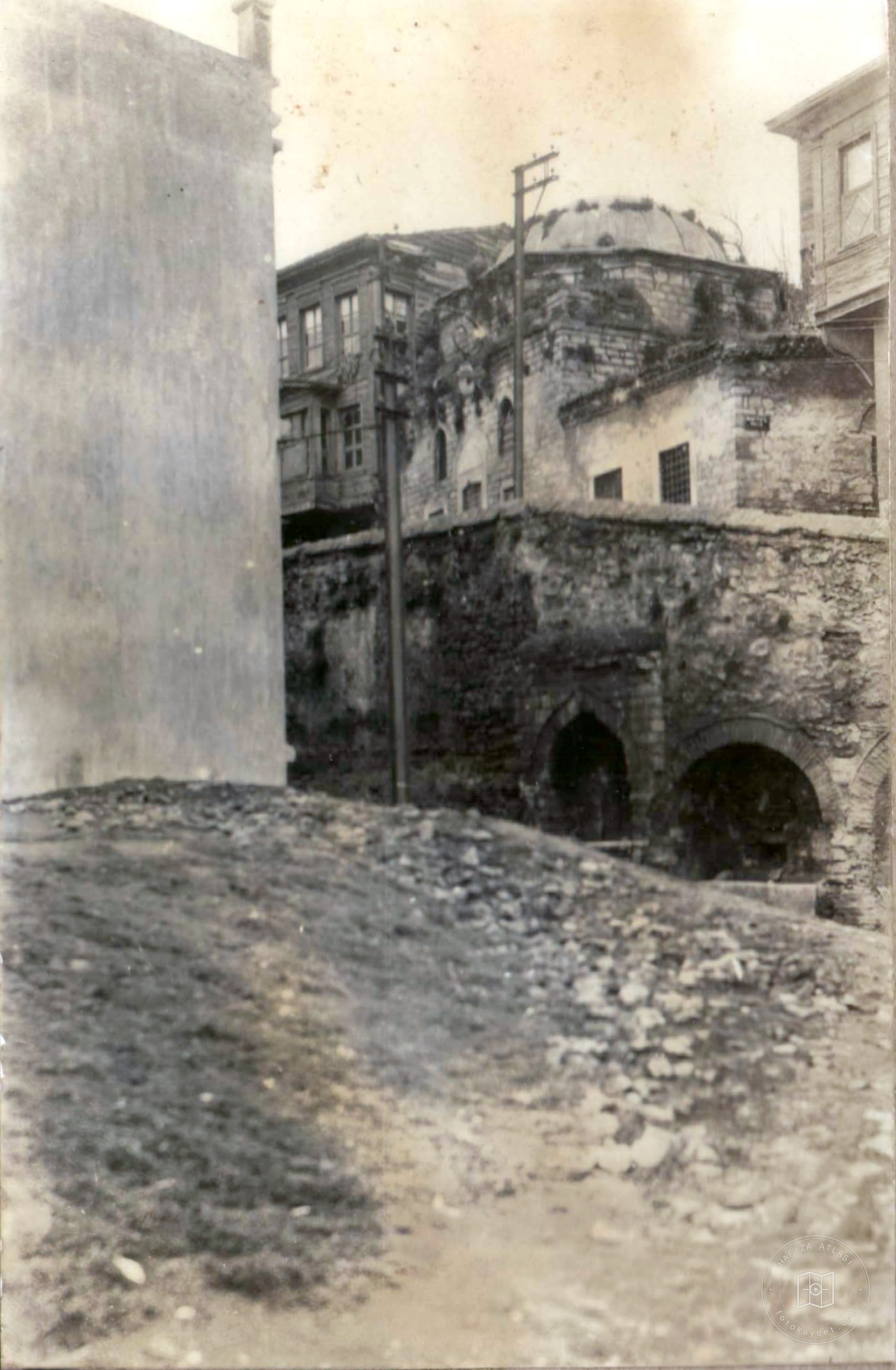 Zembilli Ali Efendi Türbesi ve Sıbyan Mektebi