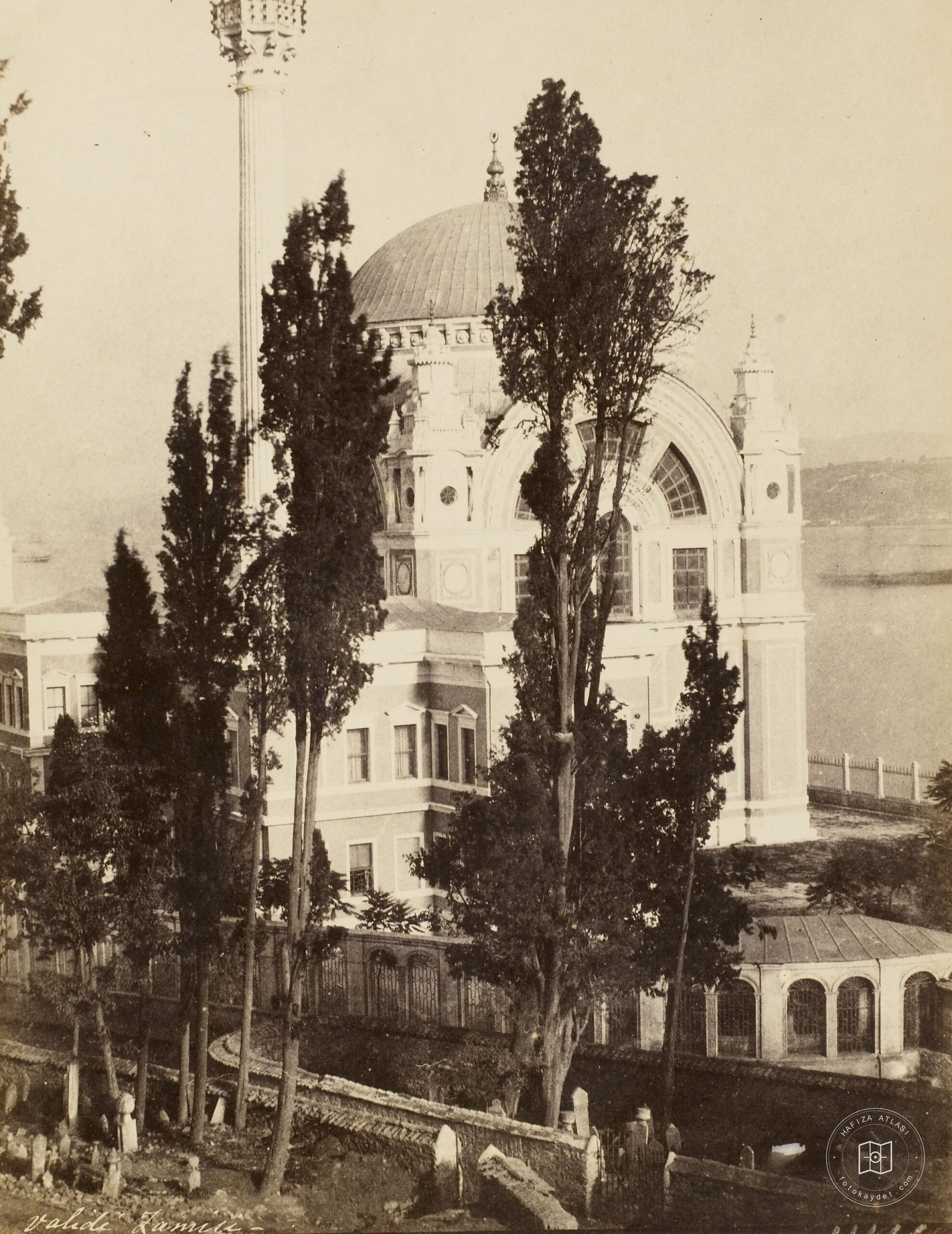Dolmabahçe Camii