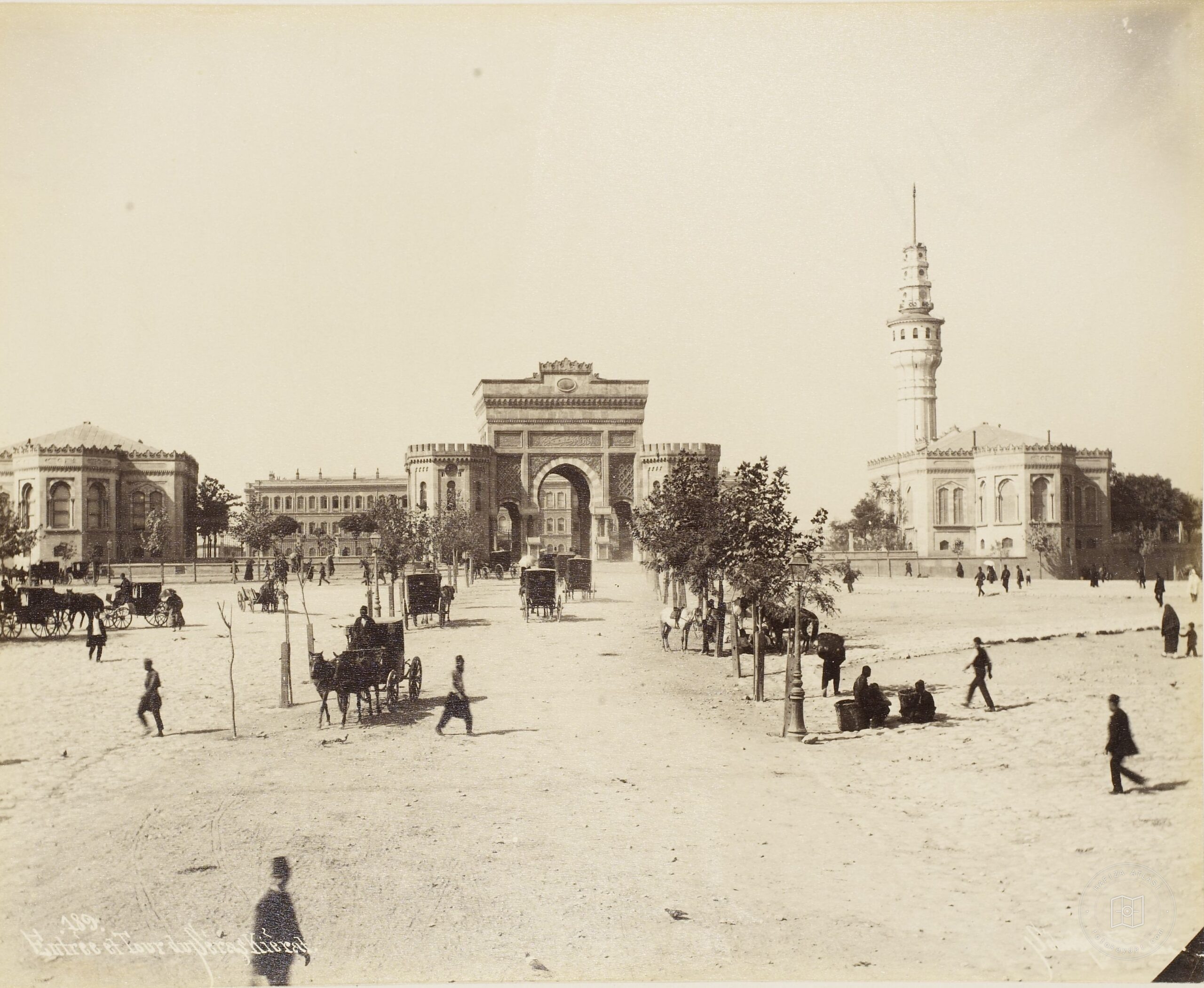 Beyazıt Meydanı ve Seraskerat Kapısı