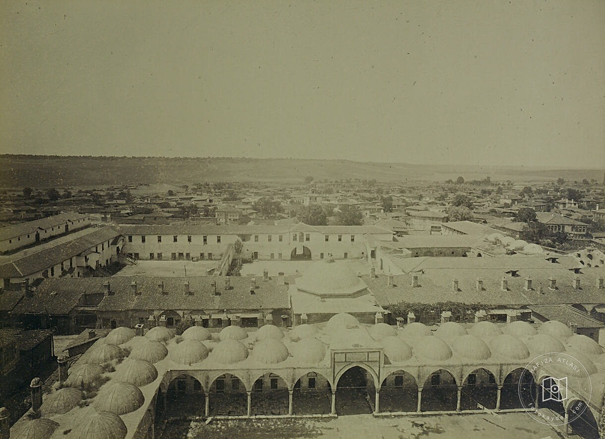Sokullu Mehmed Paşa Camii Minaresinden Caminin Avlusu ve Lüleburgaz Süvari Kışlası