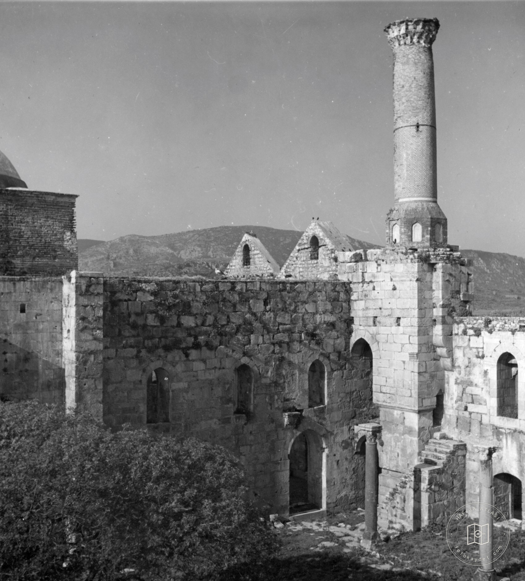 Jesus Bey Mosque Avlu, Revak and Minaret View