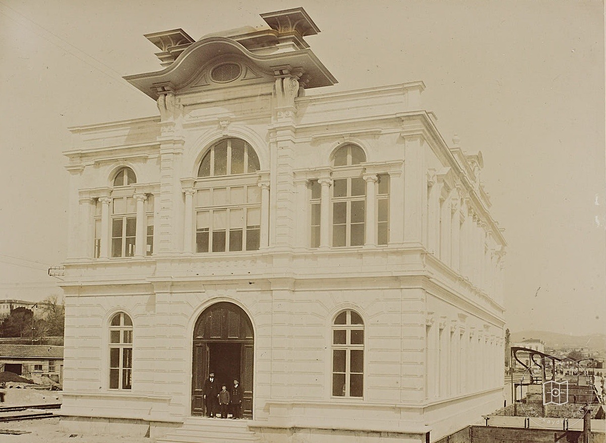 Haydarpaşa Rıhım Idarehane, which is built from the Contractor