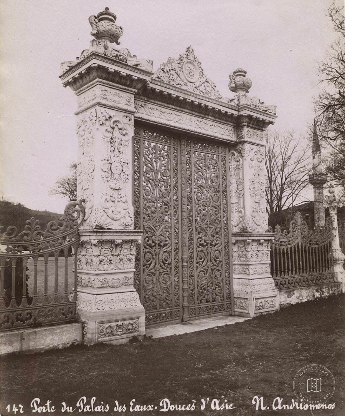 Küçüksu Kasrı Kapısı