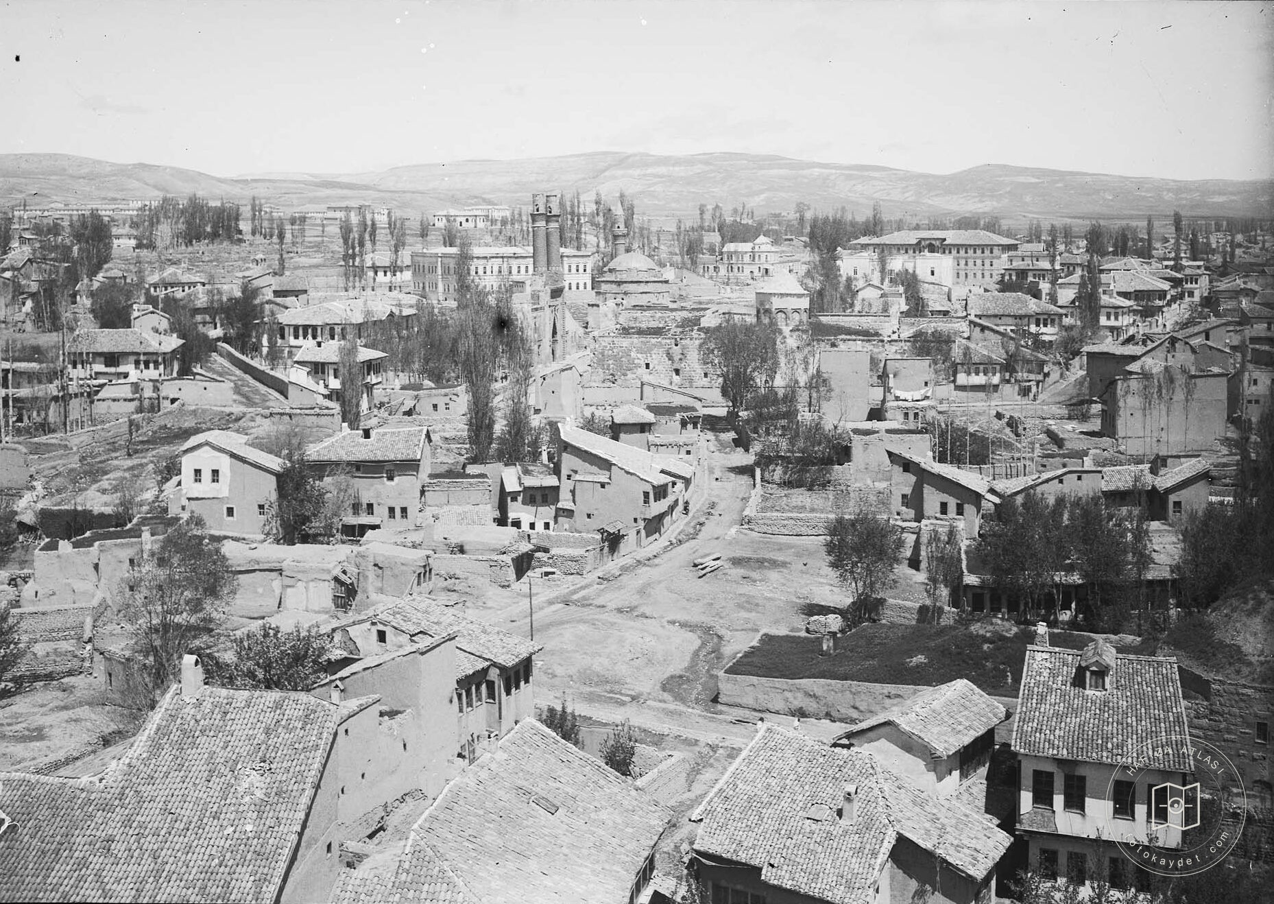 Sivas Castle Double Minareli Medrese Direction