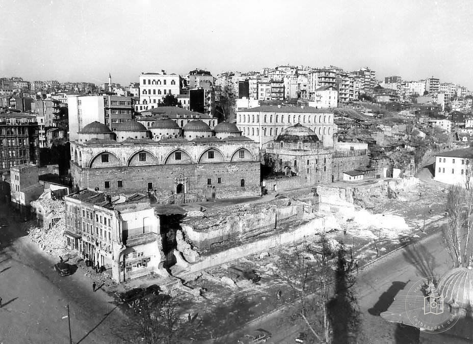 Tophane Auction Buildings Worn
