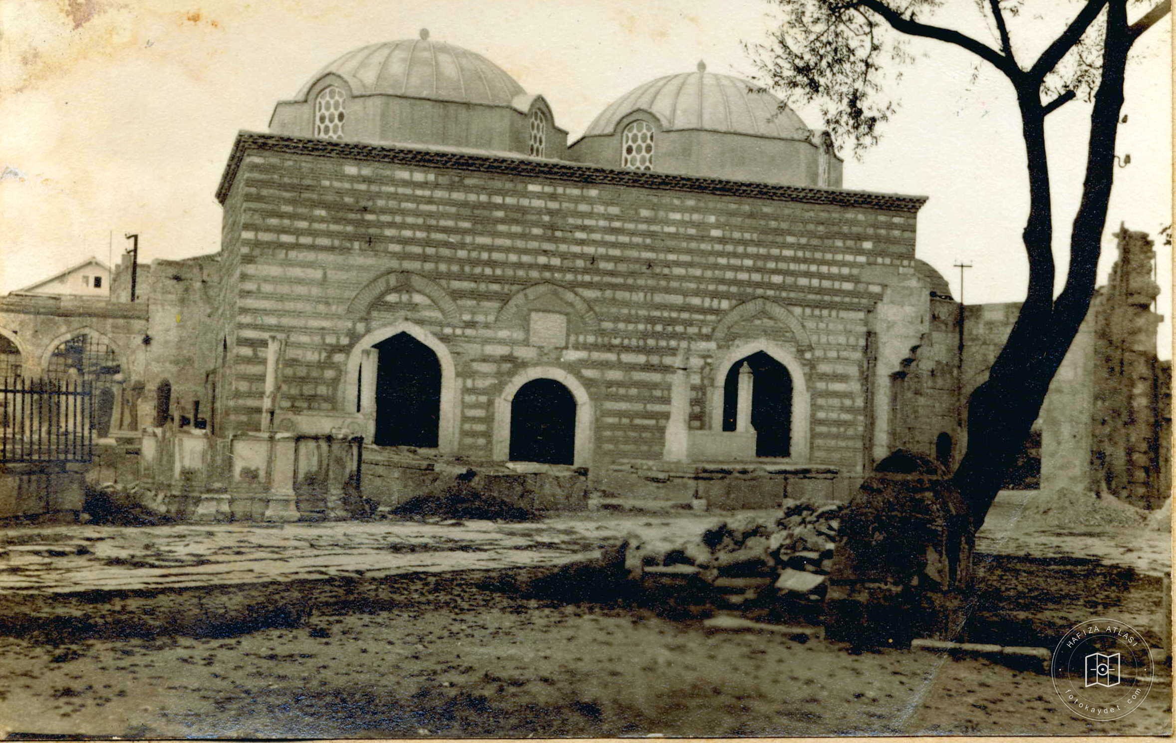 Hekimoğlu Ali Paşa Türbesi