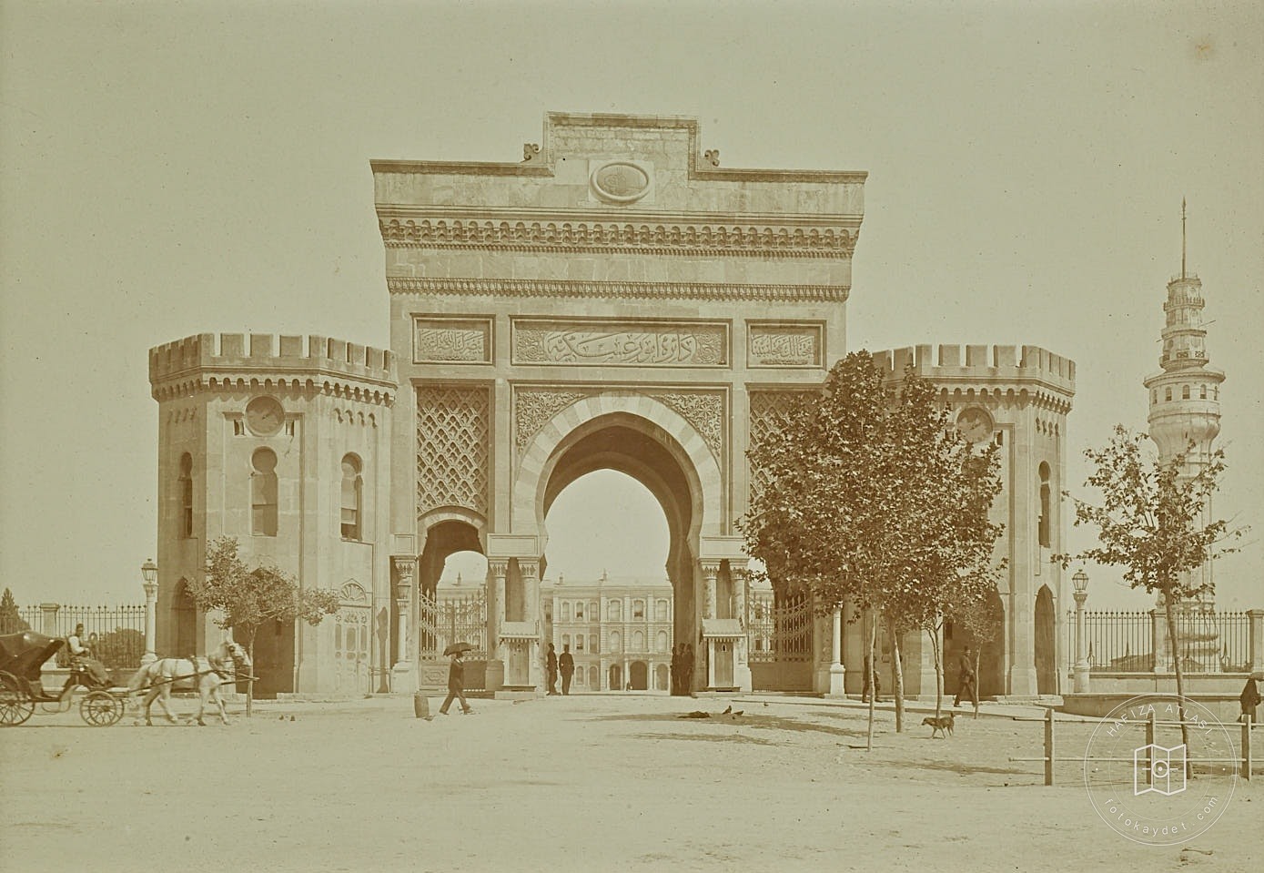 Seraskerlik Gate: Istanbul University
