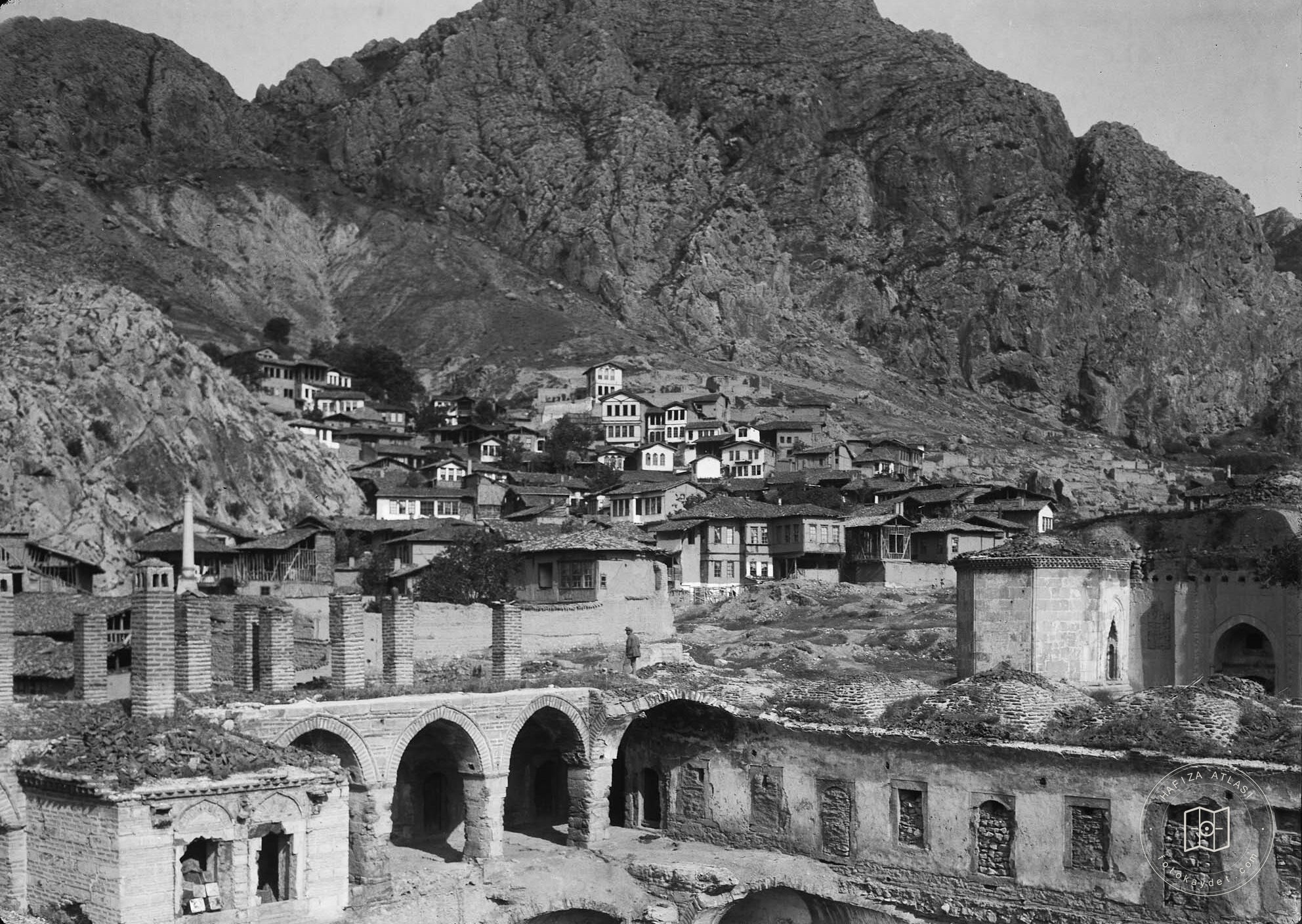 Amasya Taşhan, Cumudar Türbesi ve Genel Görünüm