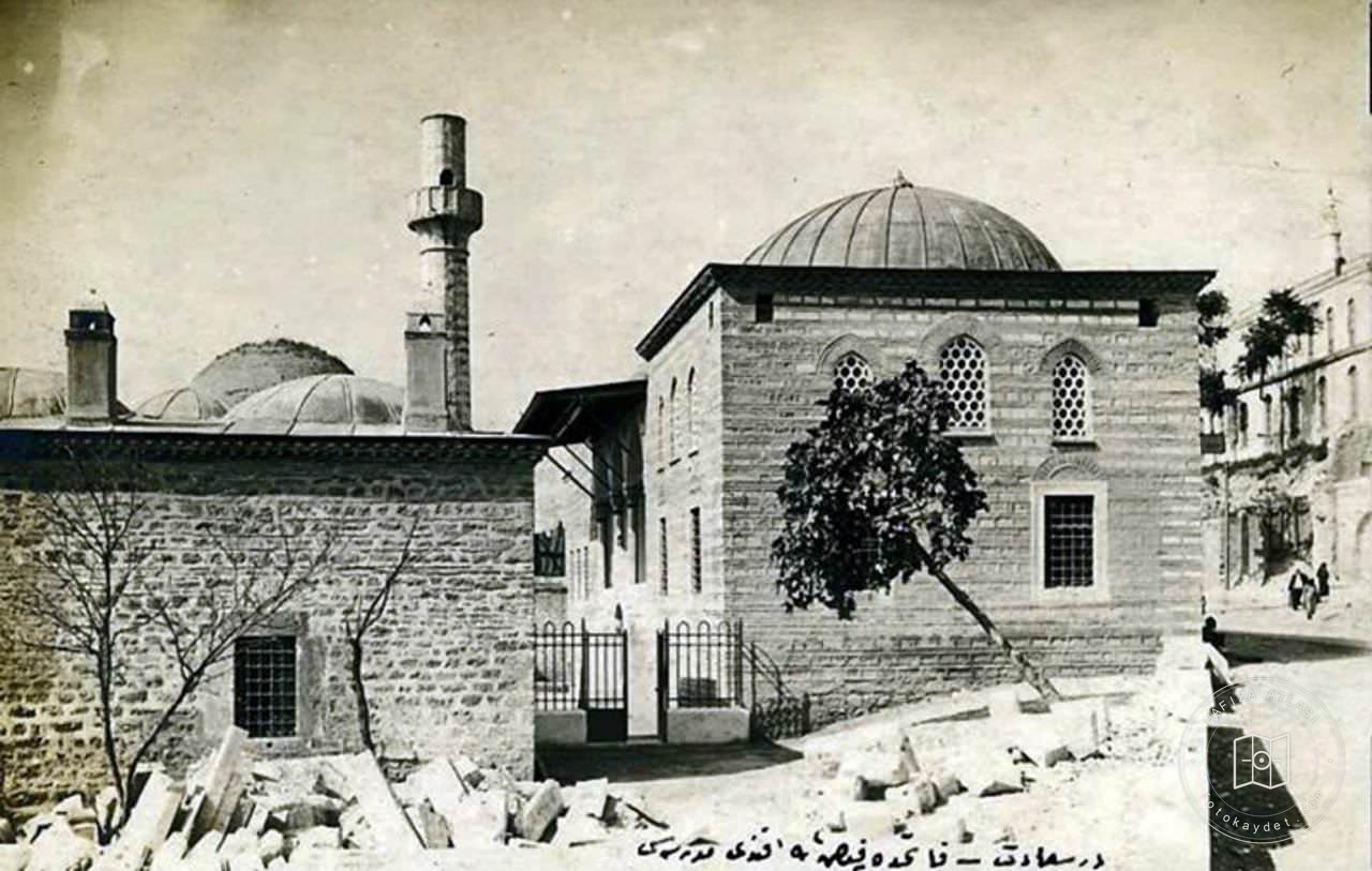 Kaptan Halil Paşa Camii ve Feyzullah Efendi Medresesi