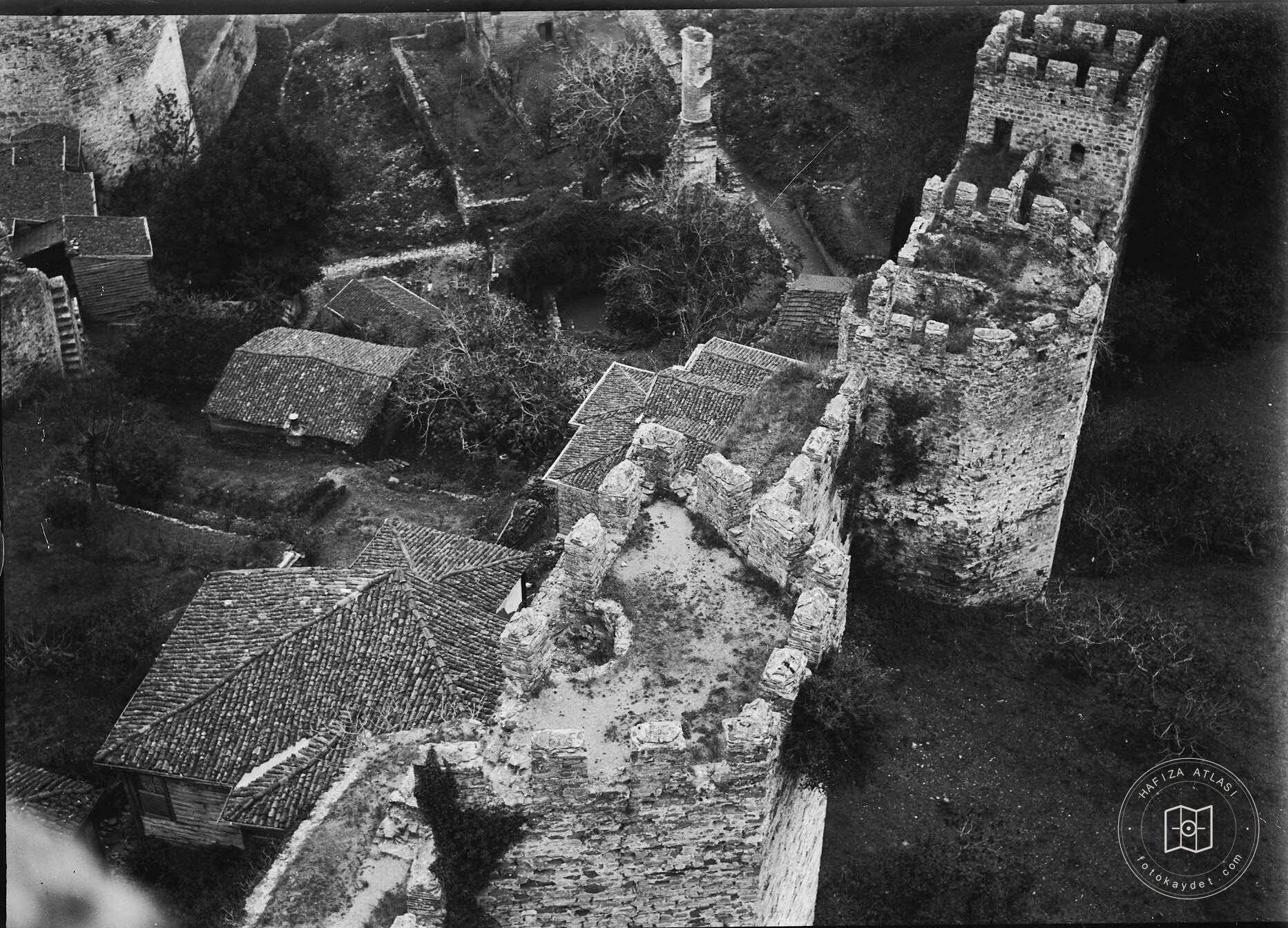 Saruca Paşa Kulesi’nden Rumeli Hisaiçi Evleri’ne Bakış