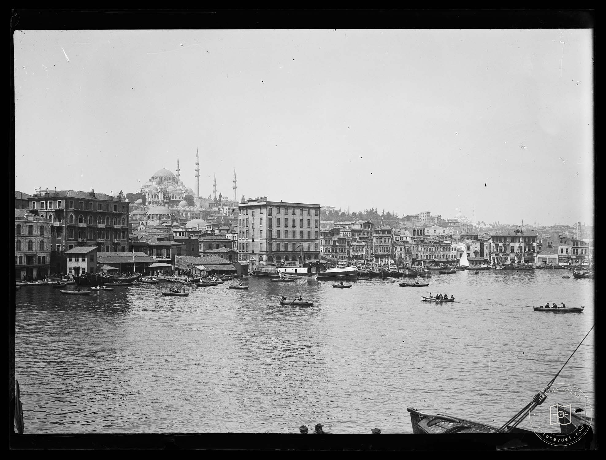 Golden Horn and Yemiş Scaffolding