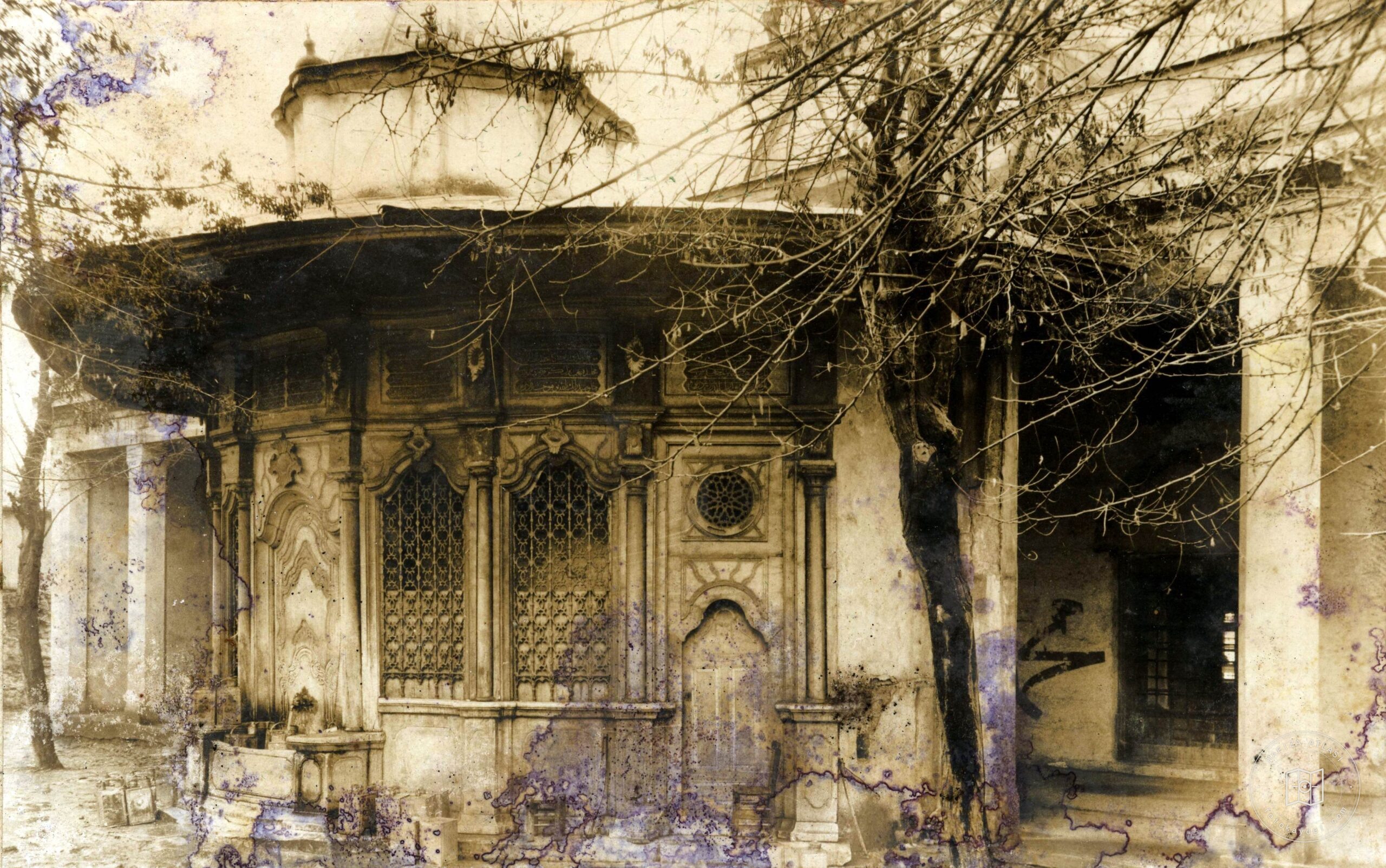 When Koca Yusuf Pasha Sebili is in Molla Çelebi Mosque Wall