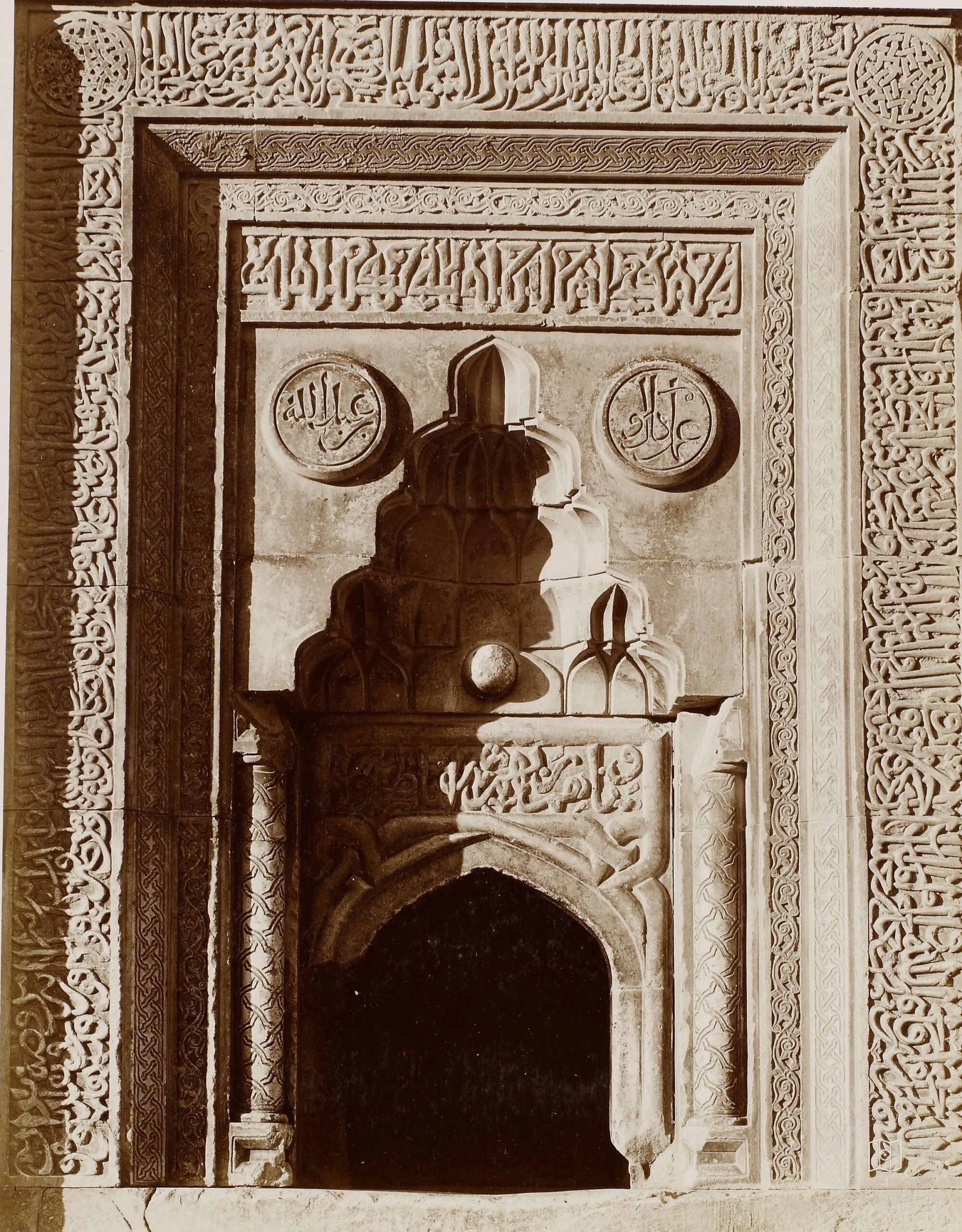 Sahip Ata Camii Kapısı
