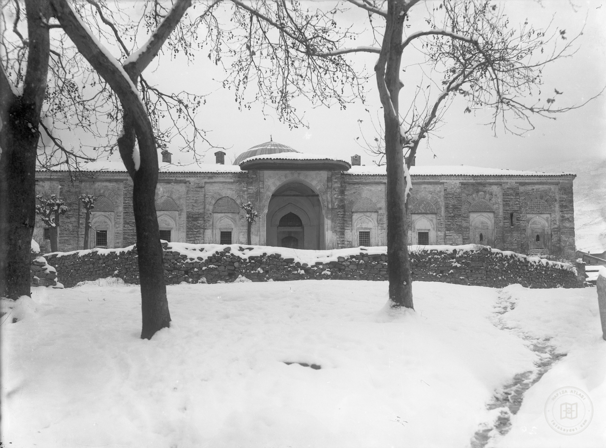 Green Mosque Medresesi Facade