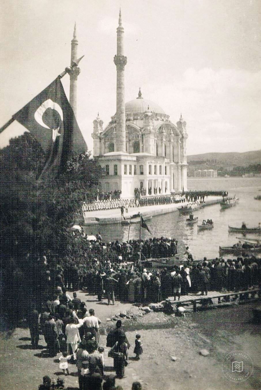 Ortaköy Camii