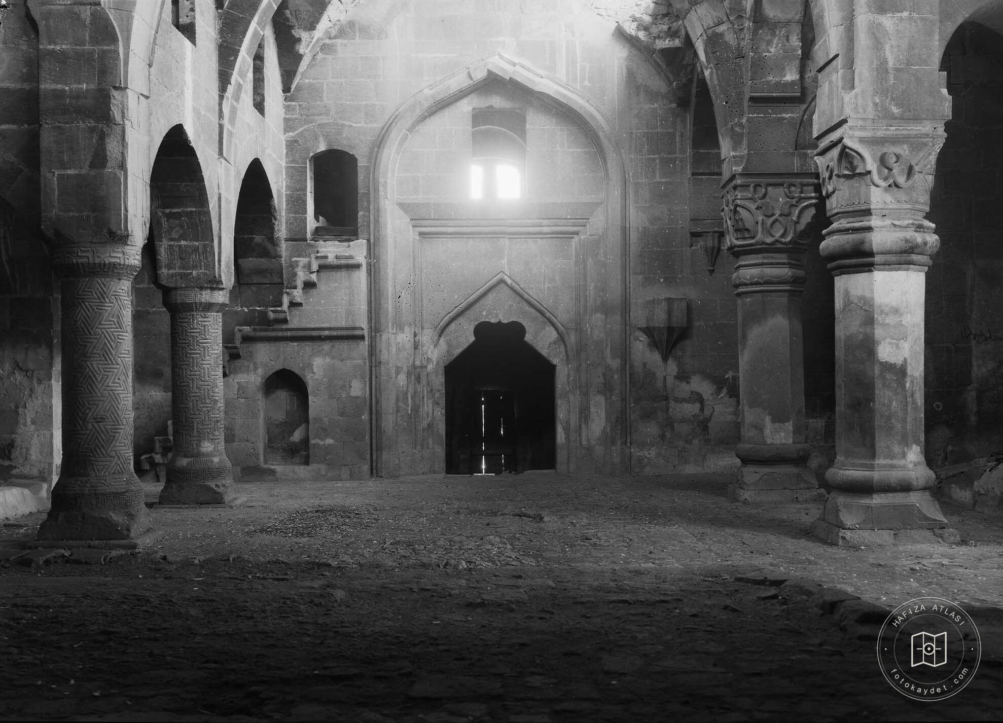 Divriği Ulu Cami Ve Darüşşifası İçinden Görünüm