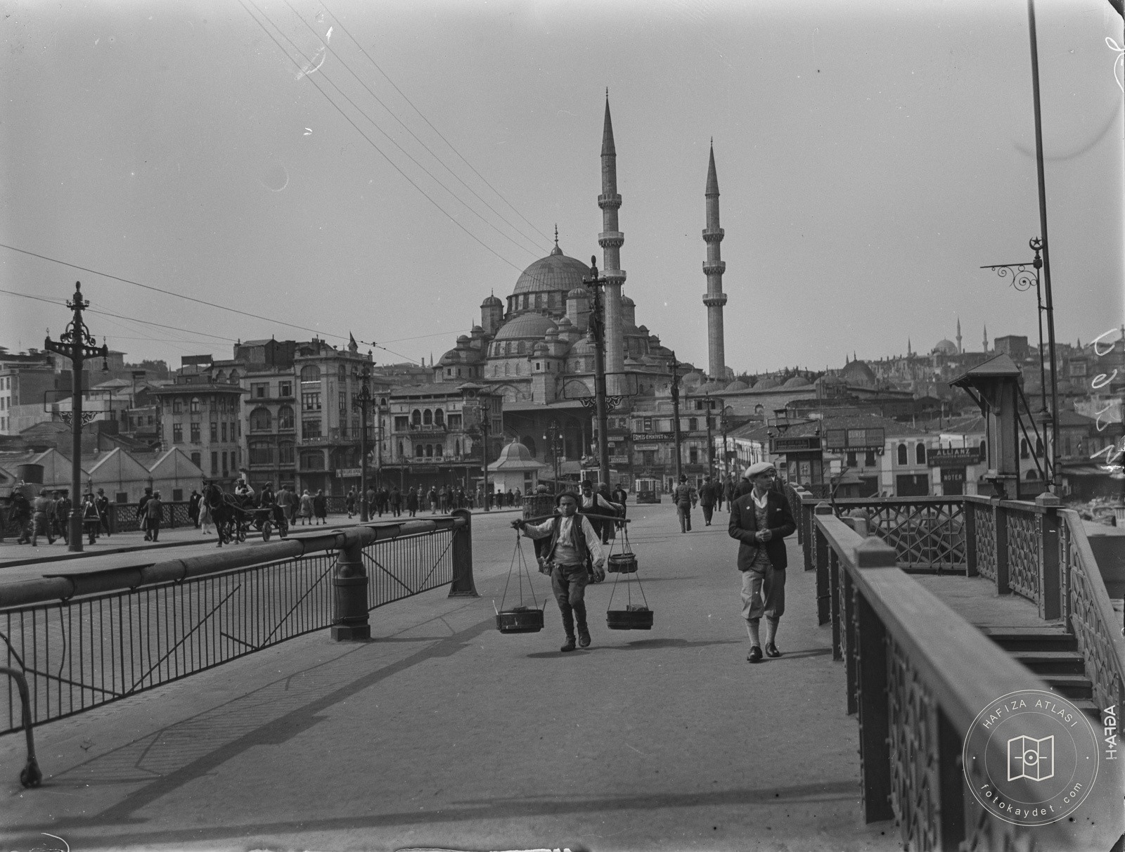 Galata Köprüsü’nden Yeni Cami