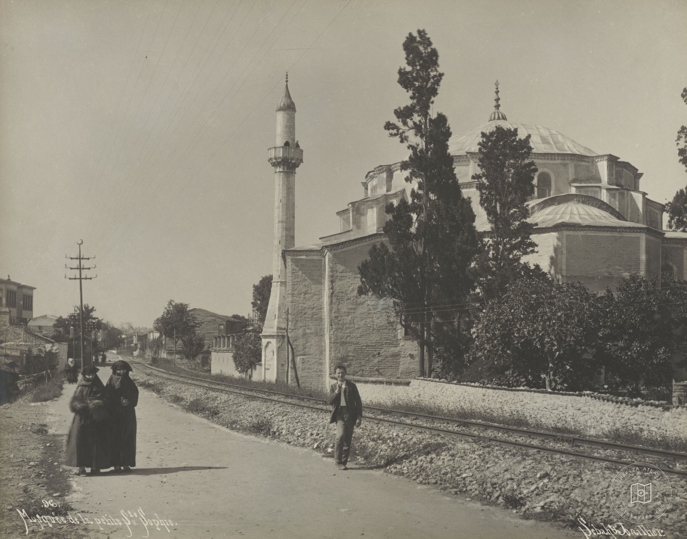 Küçük Ayasofya Camii ve Demiryolu