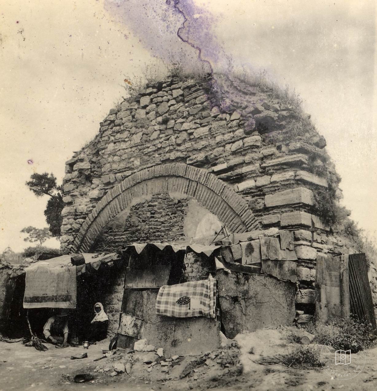 Kulaksız Candlehouse and Cistern