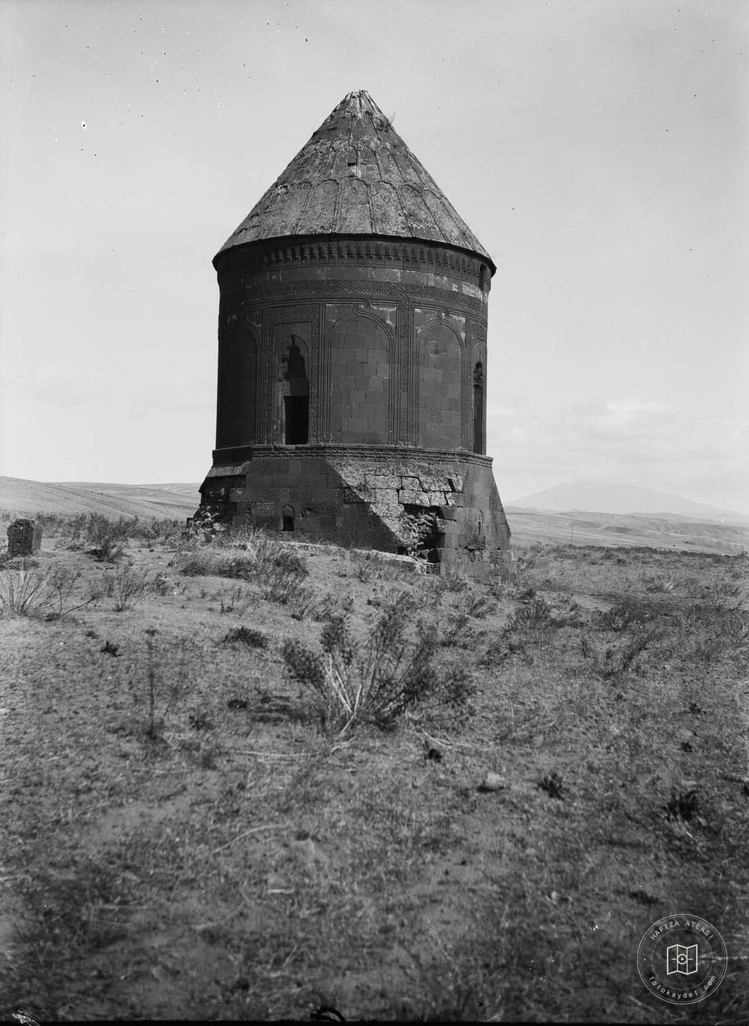 Buğatay Aka-Şirin Hatun Kümbeti
