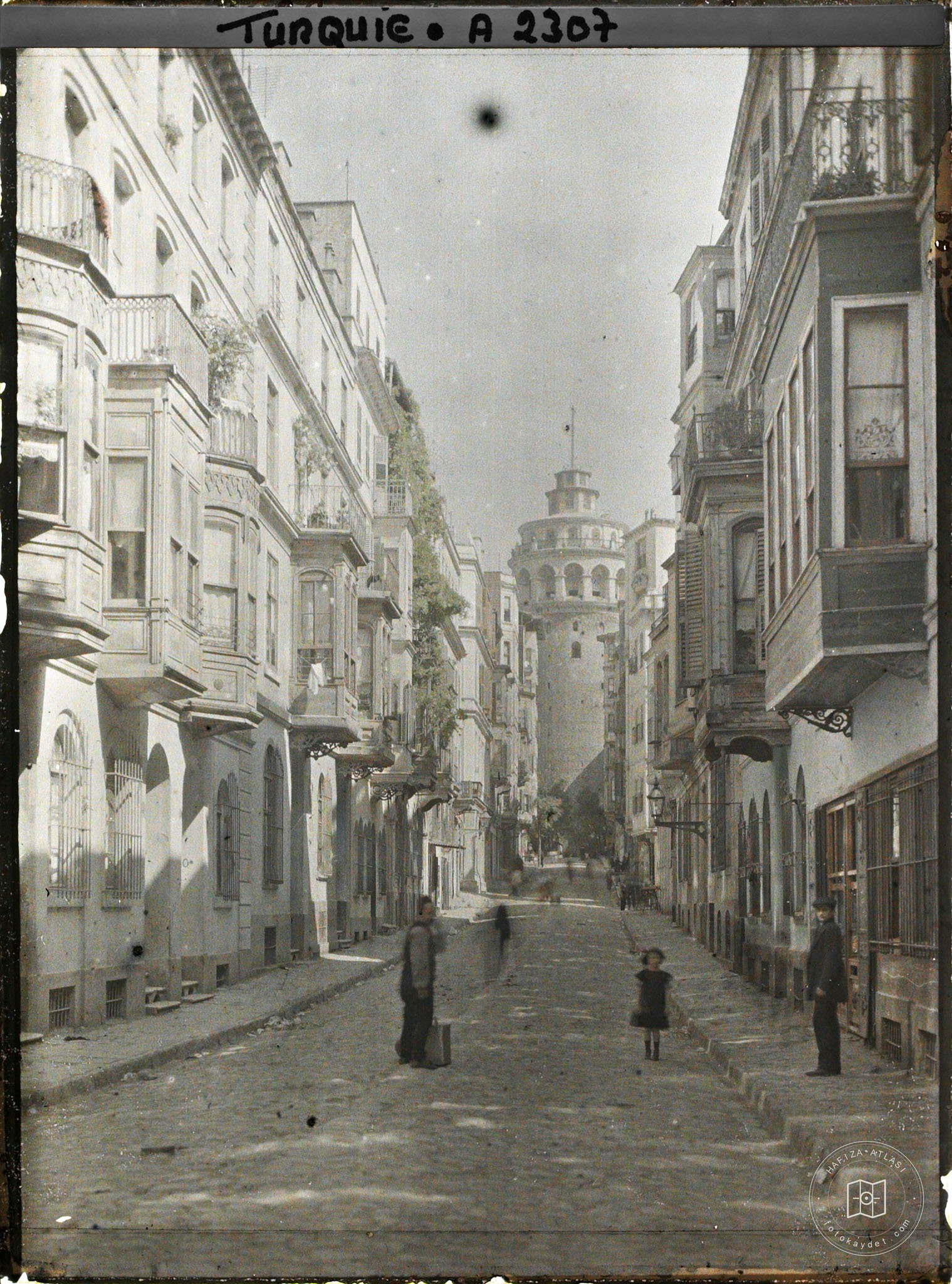 Büyük Hendek Avenue’nden Galata Tower’ne Bakış
