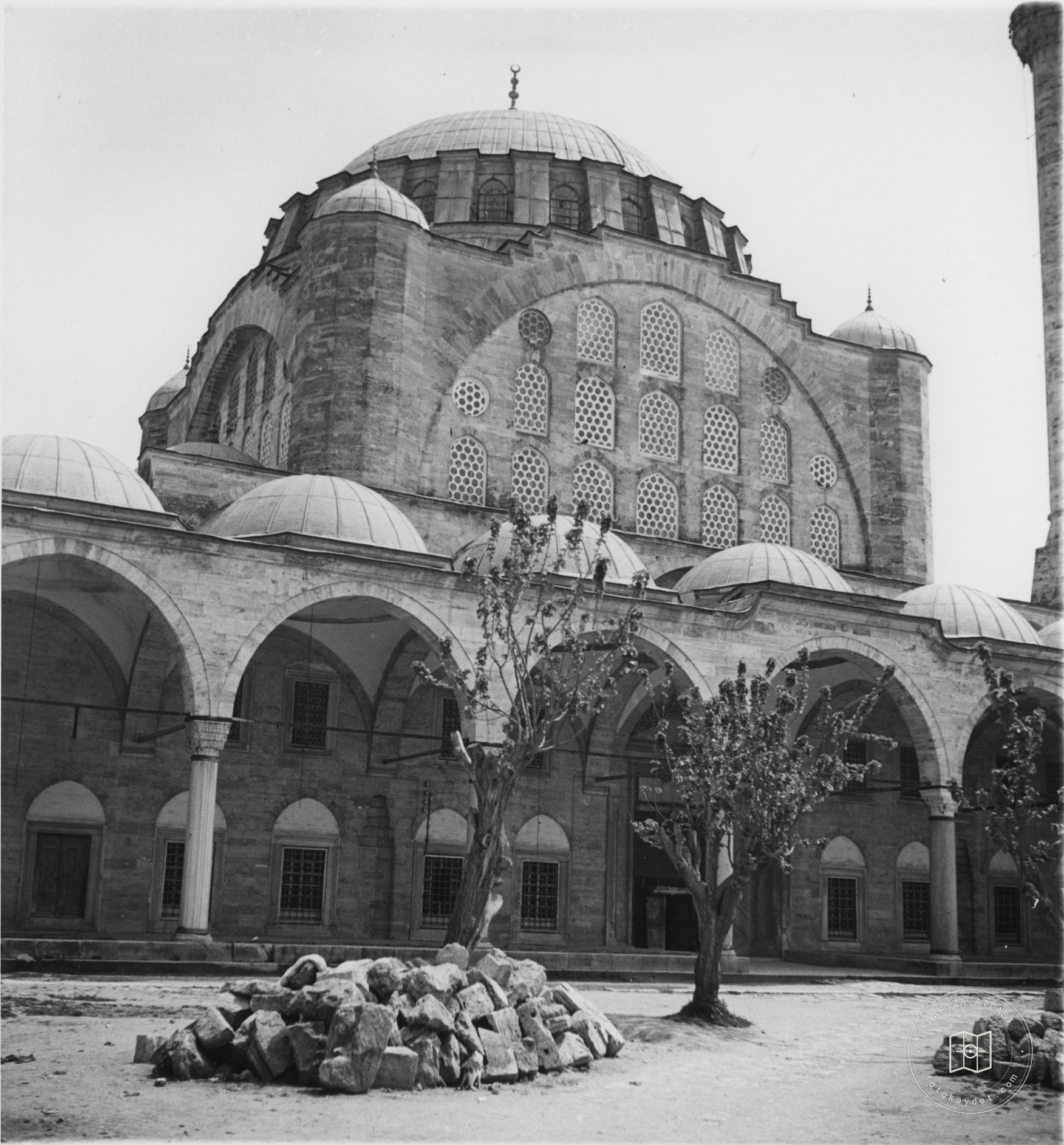 Mihrimah Sultan Mosque Hunting View