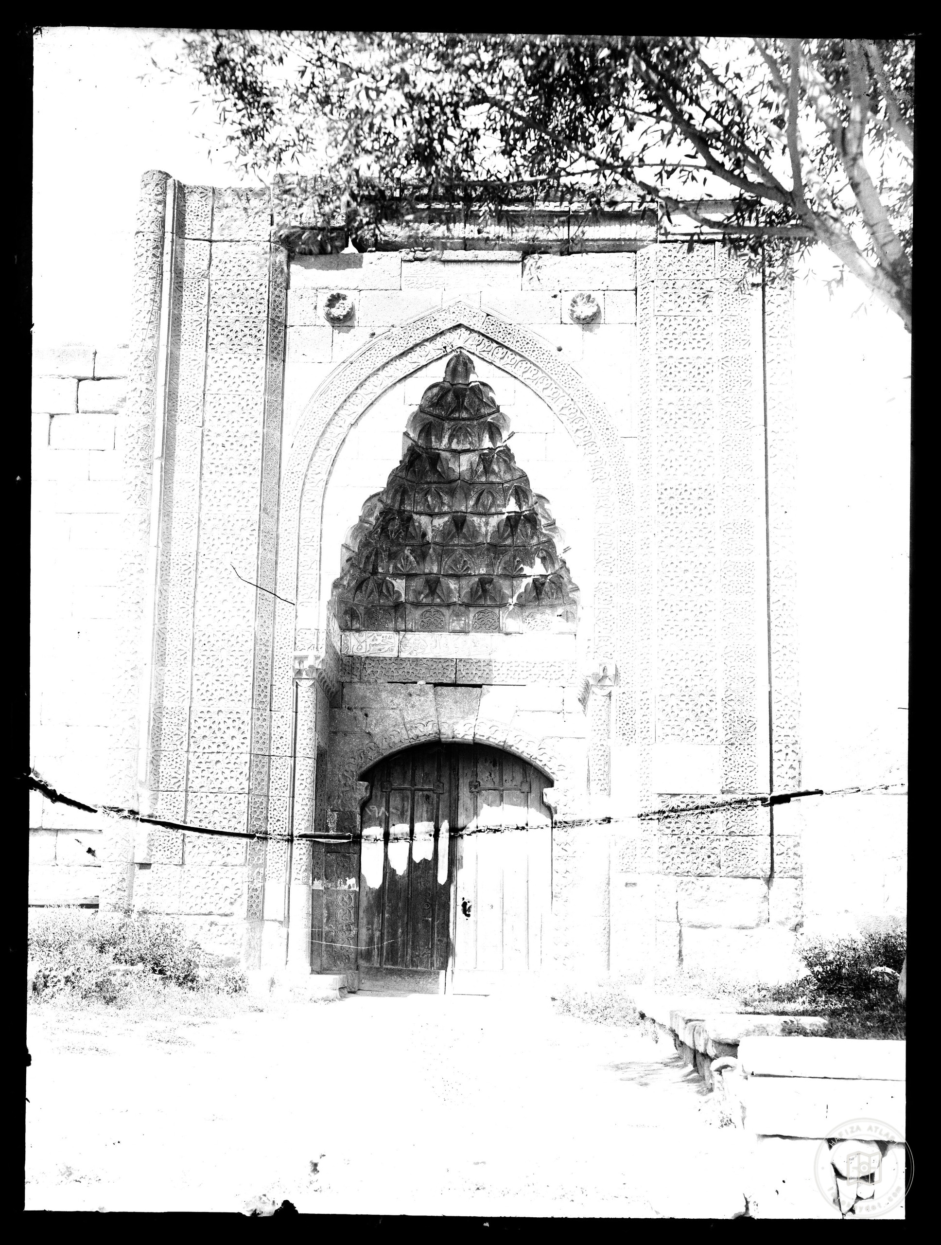 Haji Sword Mosque Crown Door