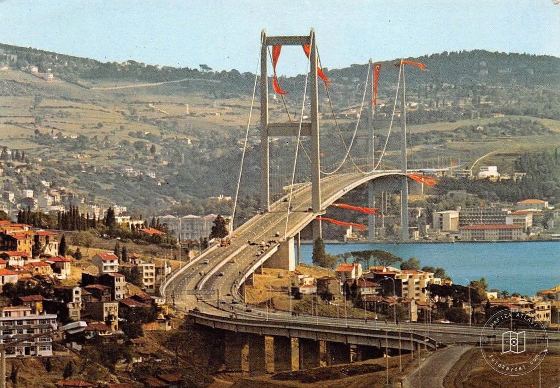 Bosphorus Bridge’nin Ortaköy Yönünden Görünümü