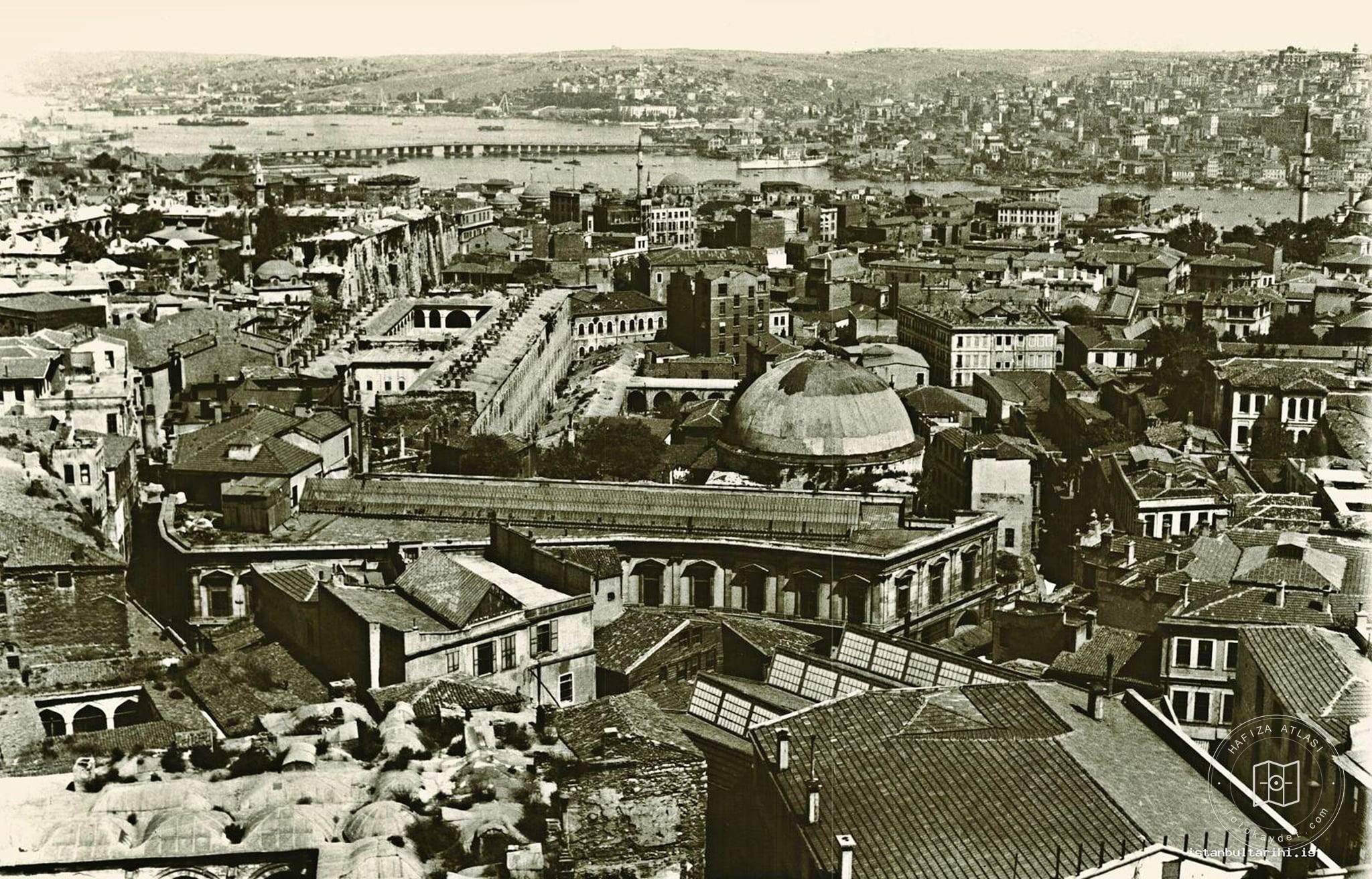 Nuruosmaniye Mosque’nden Tahtakale and Golden Horn Yönü
