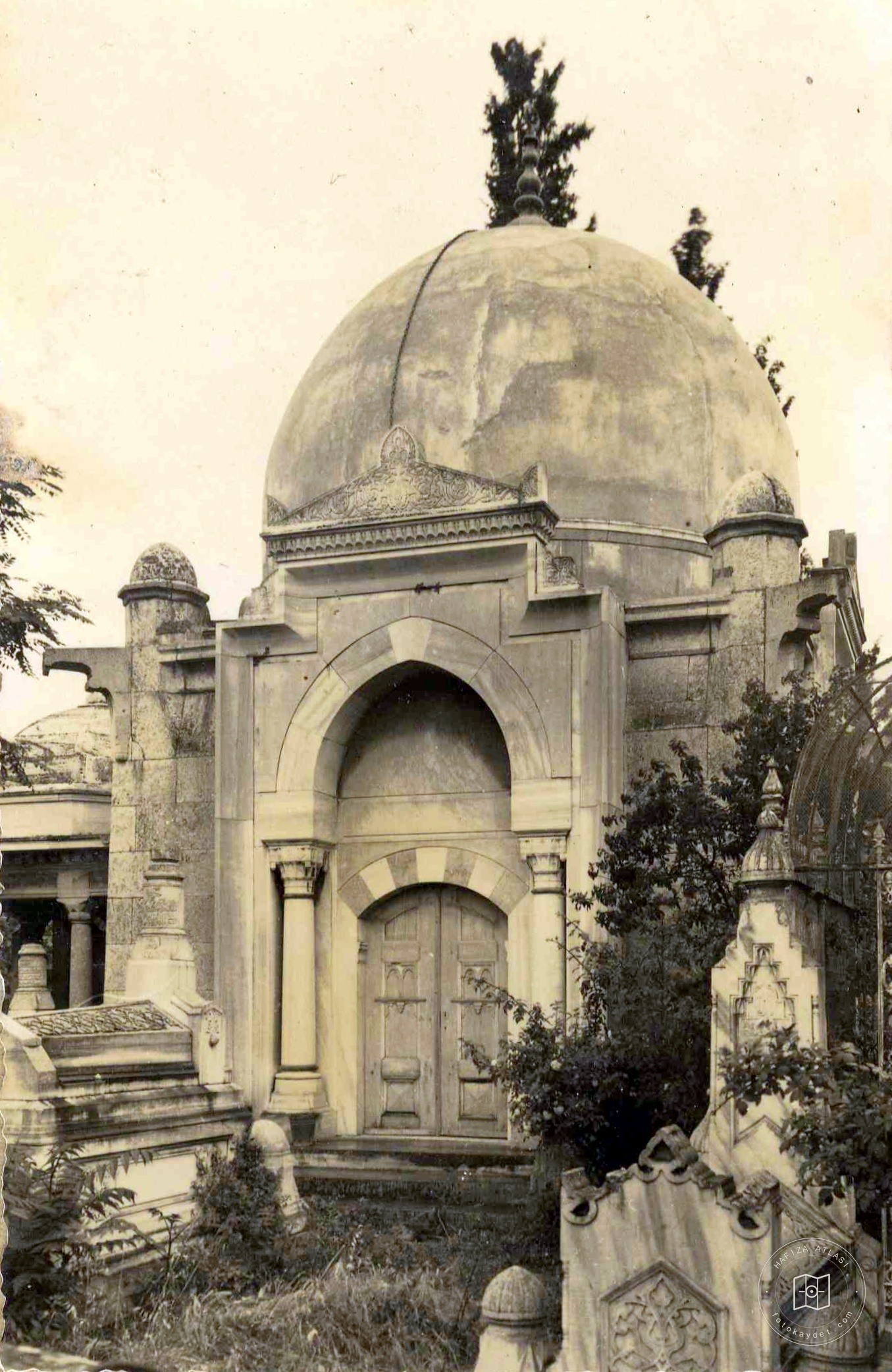 Gazi Osman Paşa Türbesi