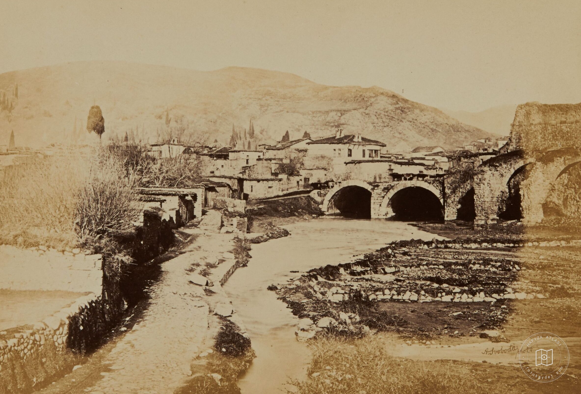 Selinus Irmağı Tünelleri ve Kızıl Avlu