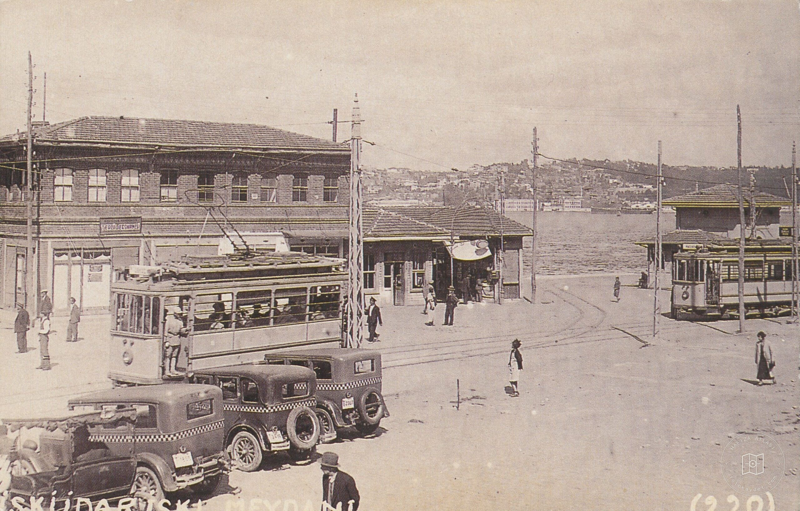 Üsküdar Square Taxi and Trams