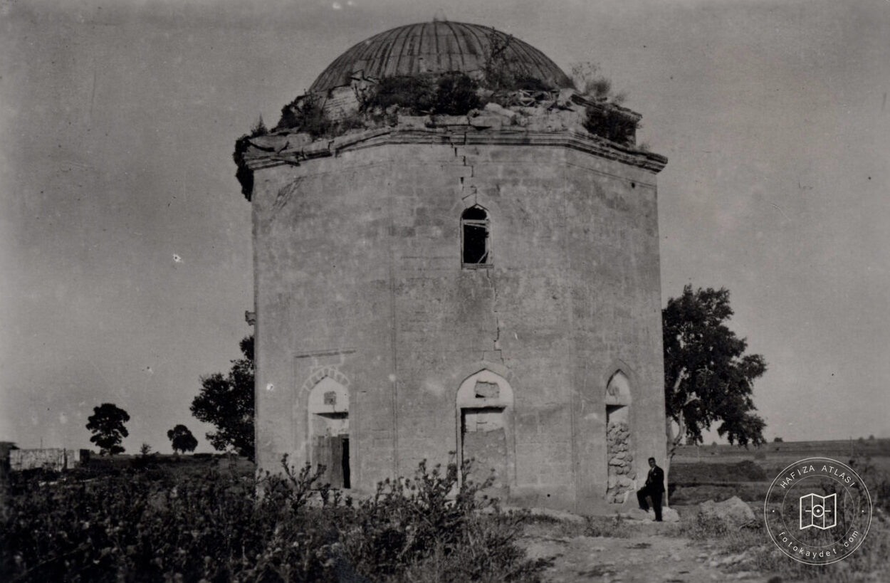 One Oklu Ahmet Baba Tomb