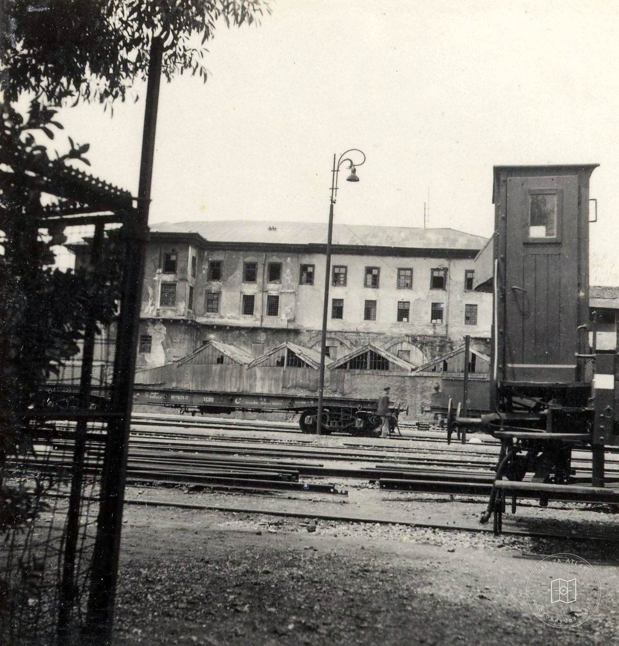 Train Line and Carters Kasrı