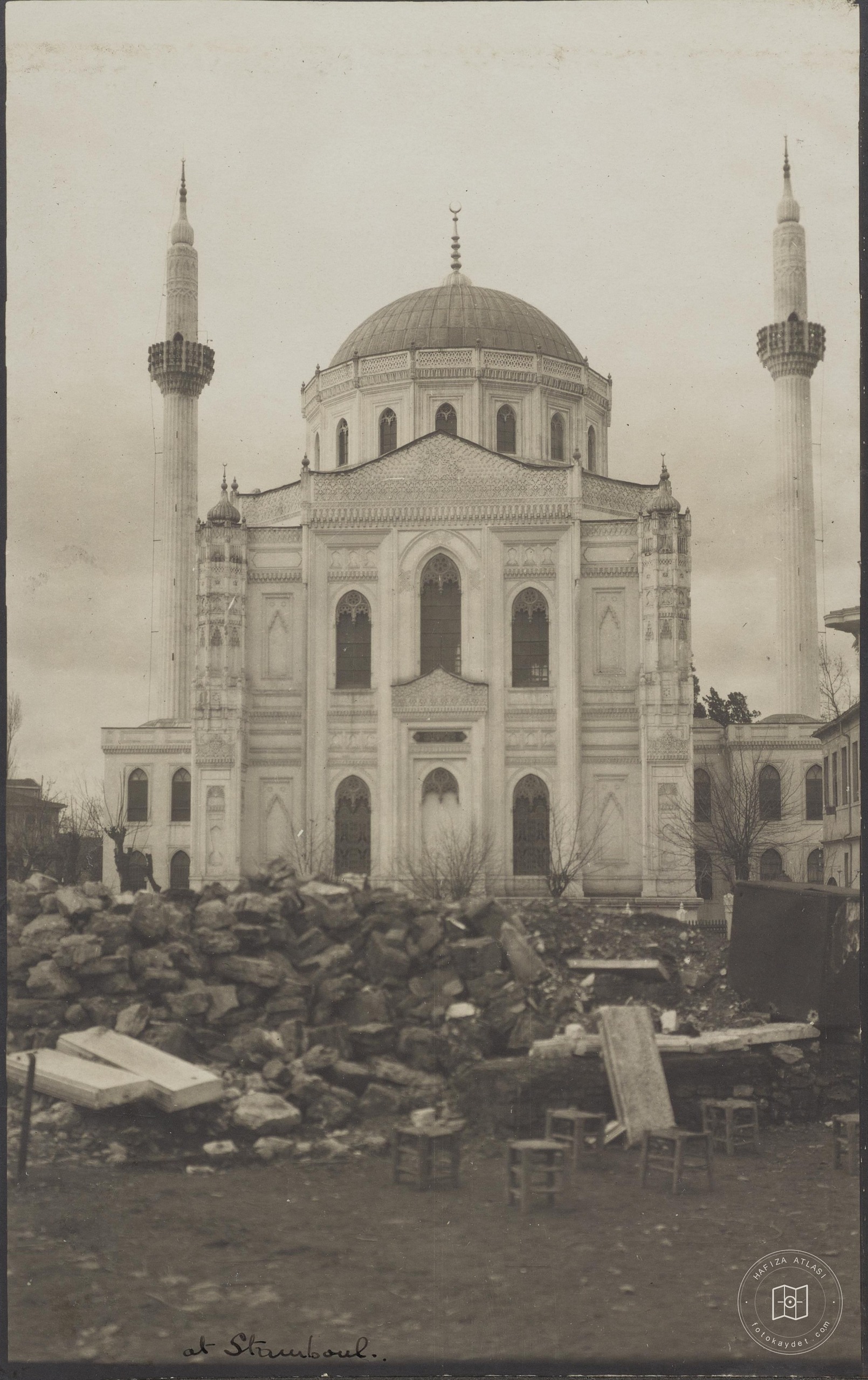 Pertevniyal Valide Sultan Camii