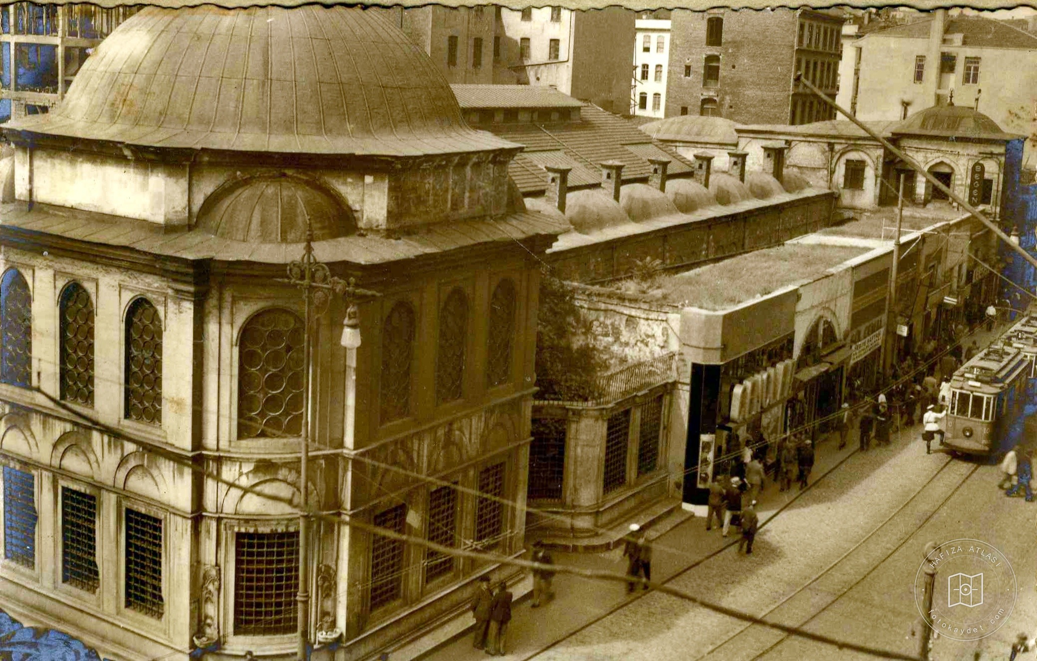 I. Abdülhamit Türbesi ve Arasta