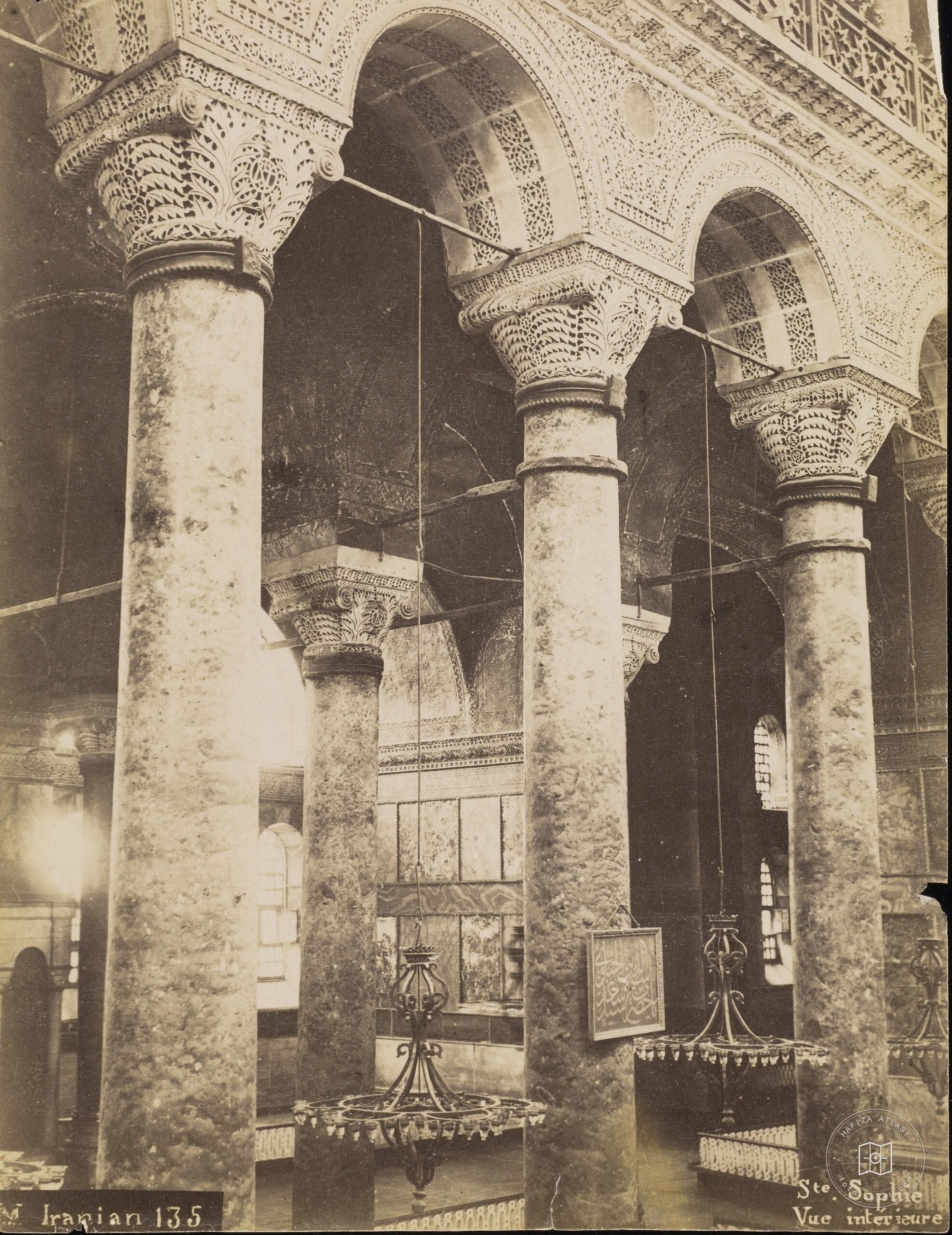 Ayasofya Camii İçinden Görünümü